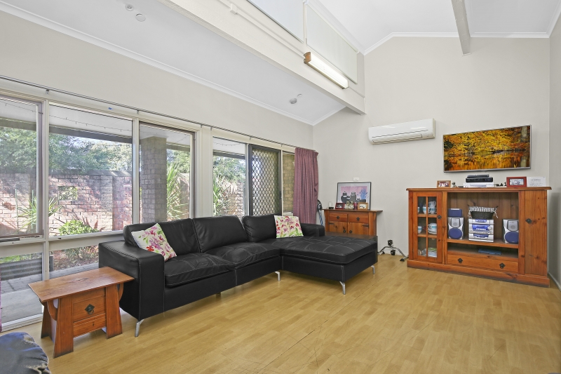 Toongabbie: prime location, traditional in style and close to local services. — Home image 3