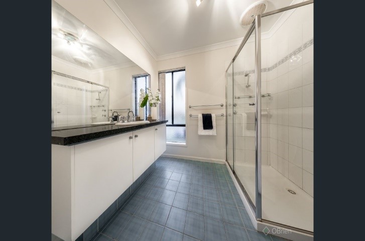 Vezlay Retreat with Only 1 Bedroom Available! — Home image 6