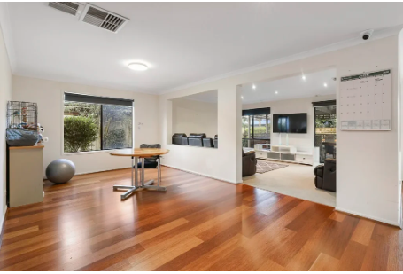 Vezlay Retreat with Only 1 Bedroom Available! — Home image 11