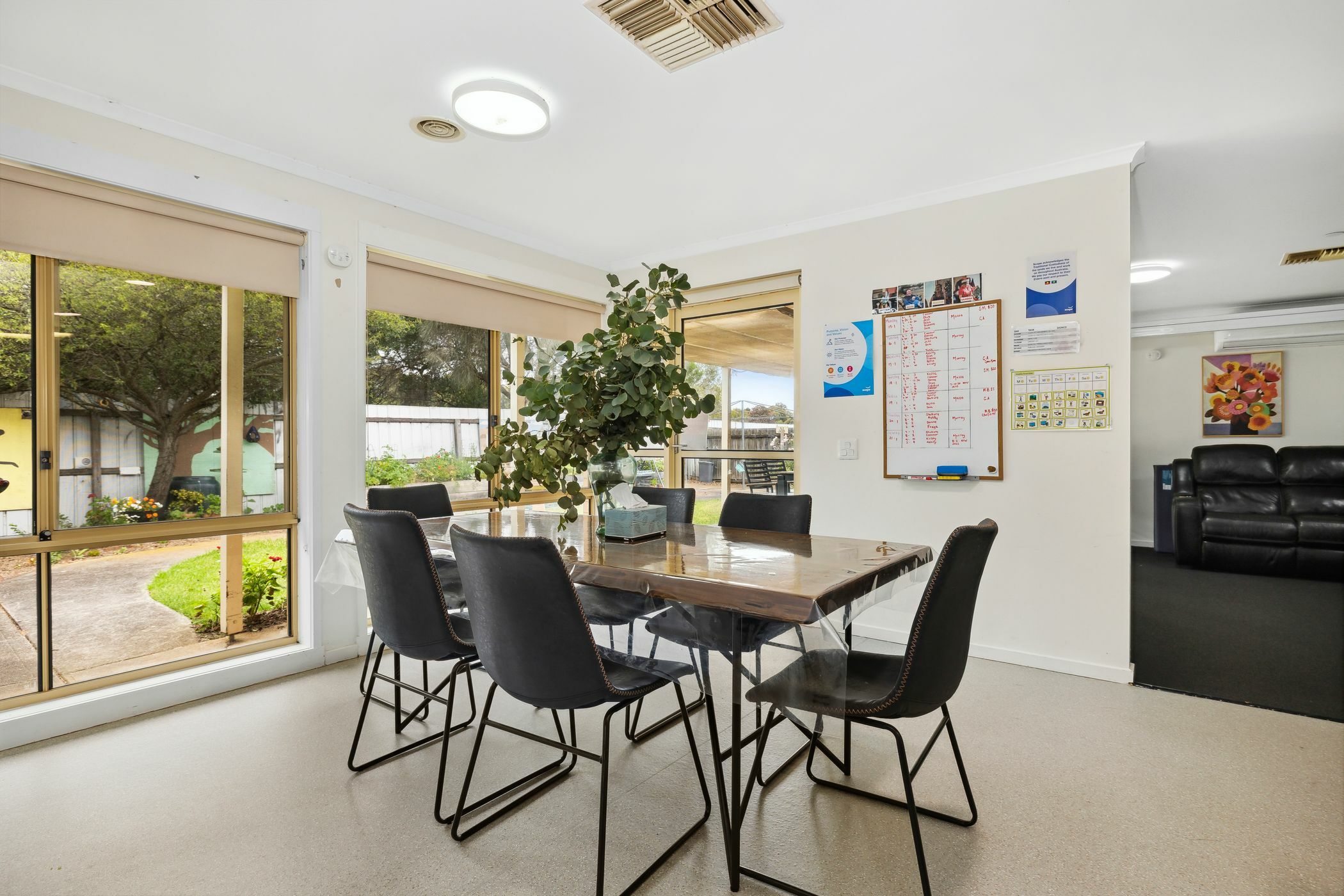 Relaxing home in tranquil setting — Home image 3