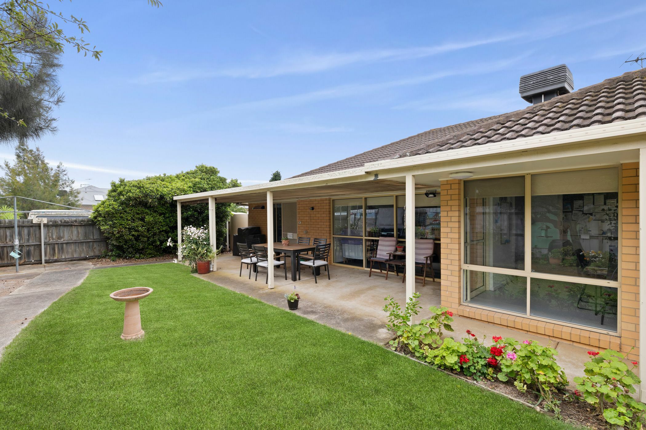 Relaxing home in tranquil setting — Home image 7