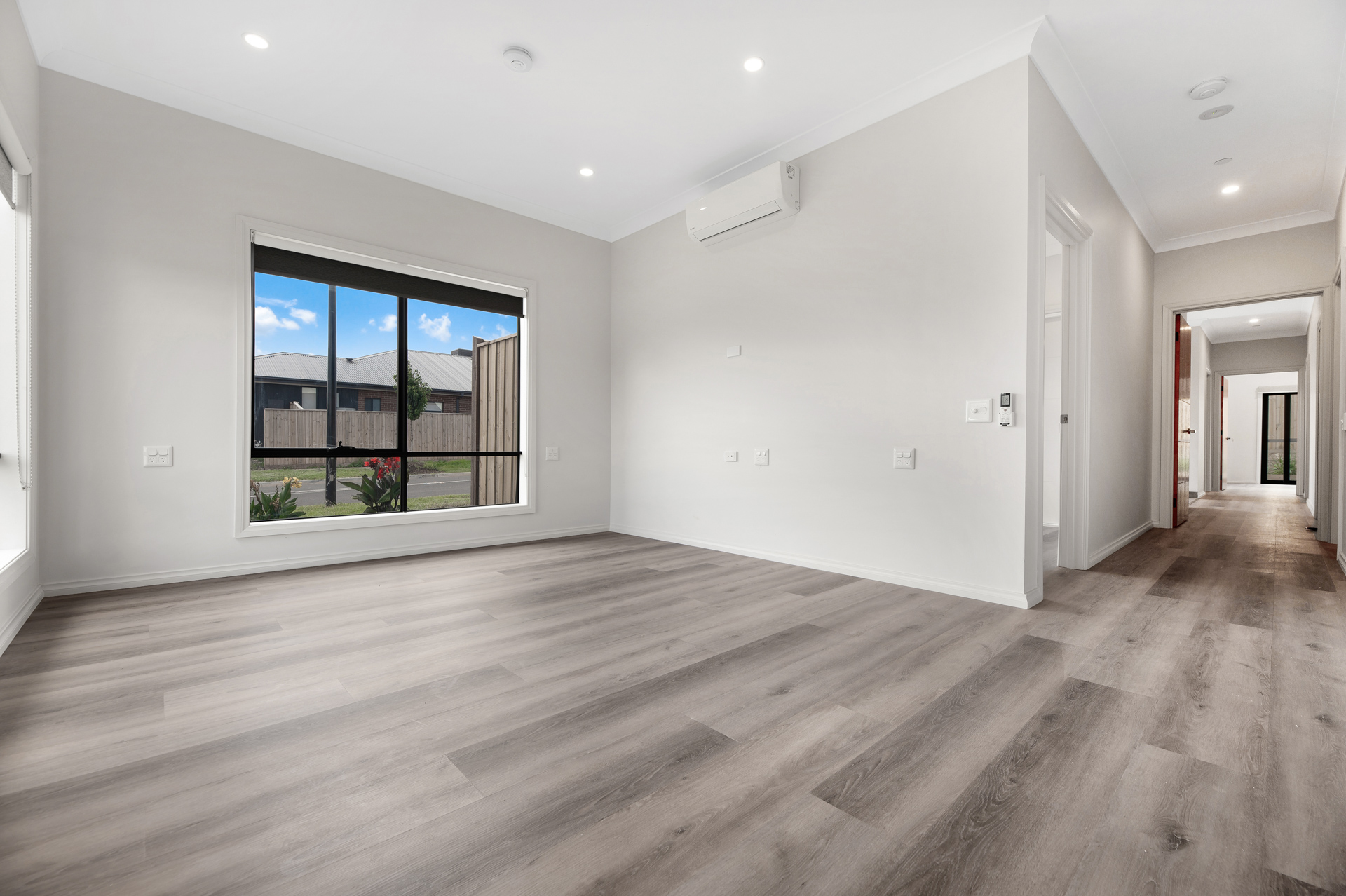 Brand new 2 person Split Robust or IL House Ready Now — Home image 2