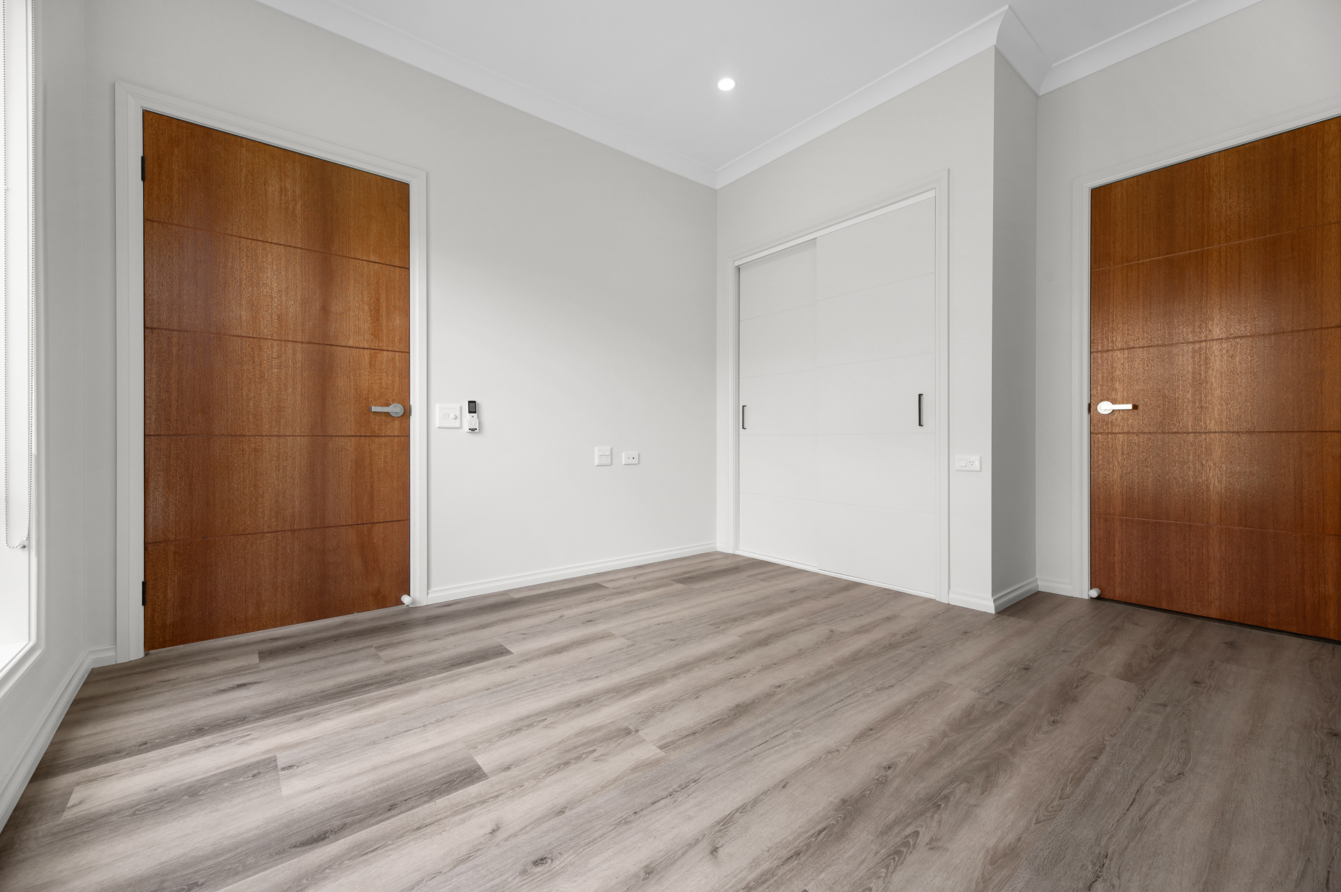 Brand new 2 person Split Robust or IL House Ready Now — Home image 9