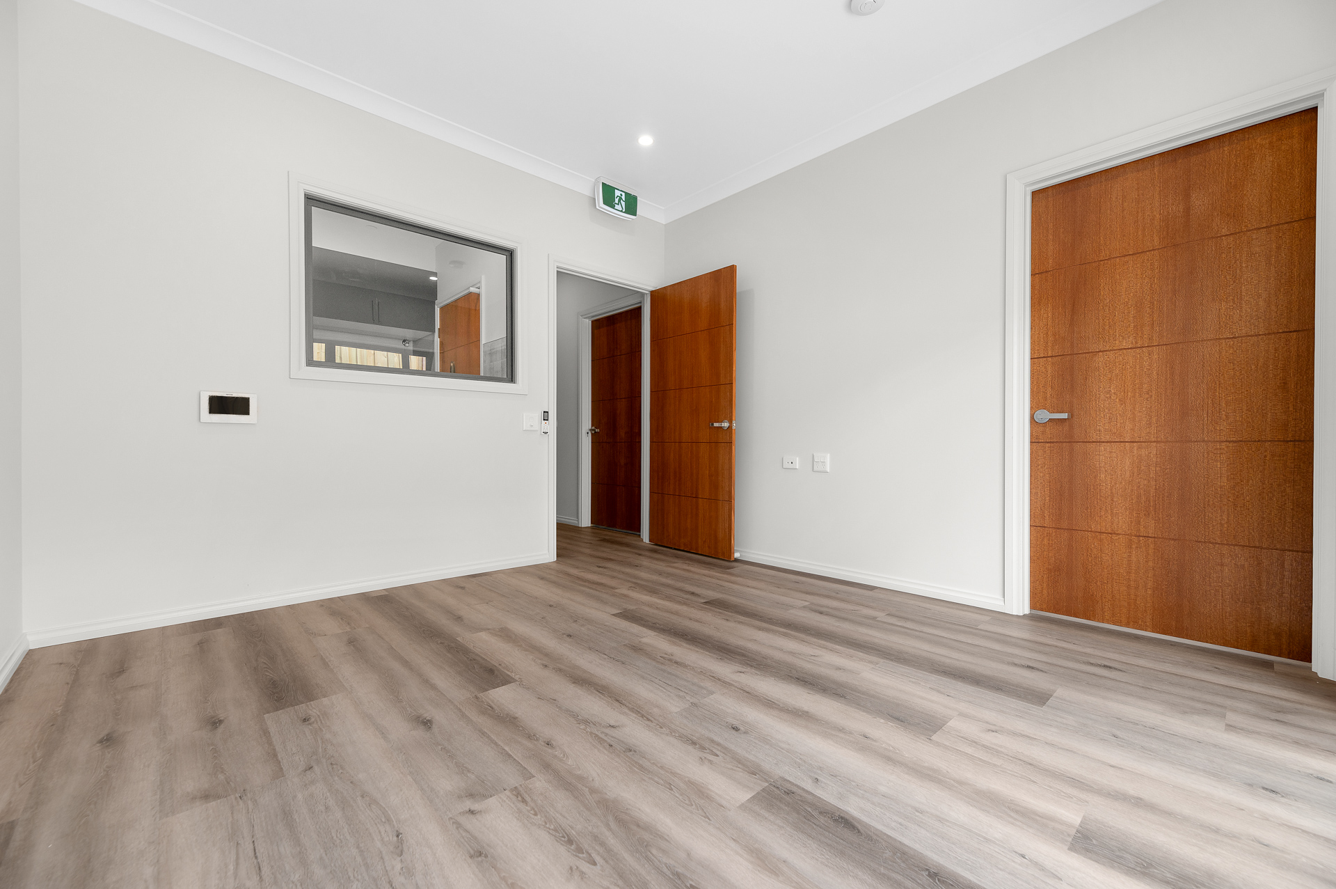 Brand new 2 person Split Robust or IL House Ready Now — Home image 3