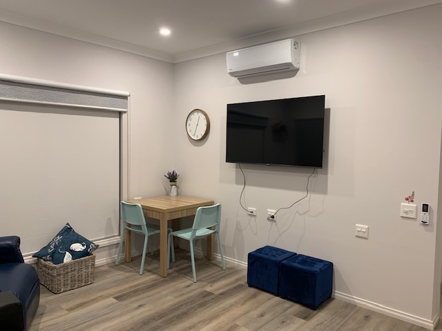 Brand new 2 person Split Robust or IL House Ready Now — Home image 5