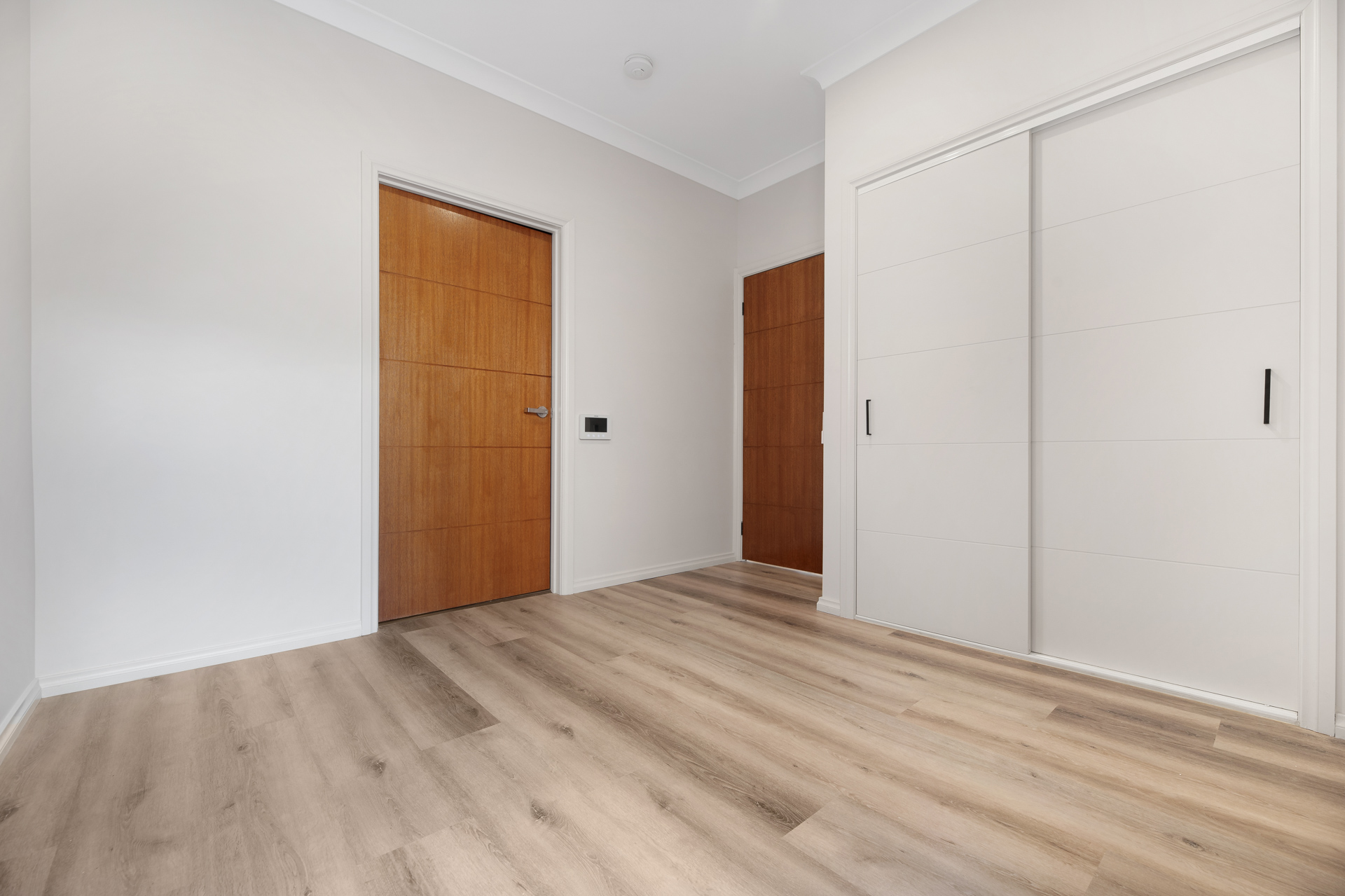 Brand new 2 person Split Robust or IL House Ready Now — Home image 8