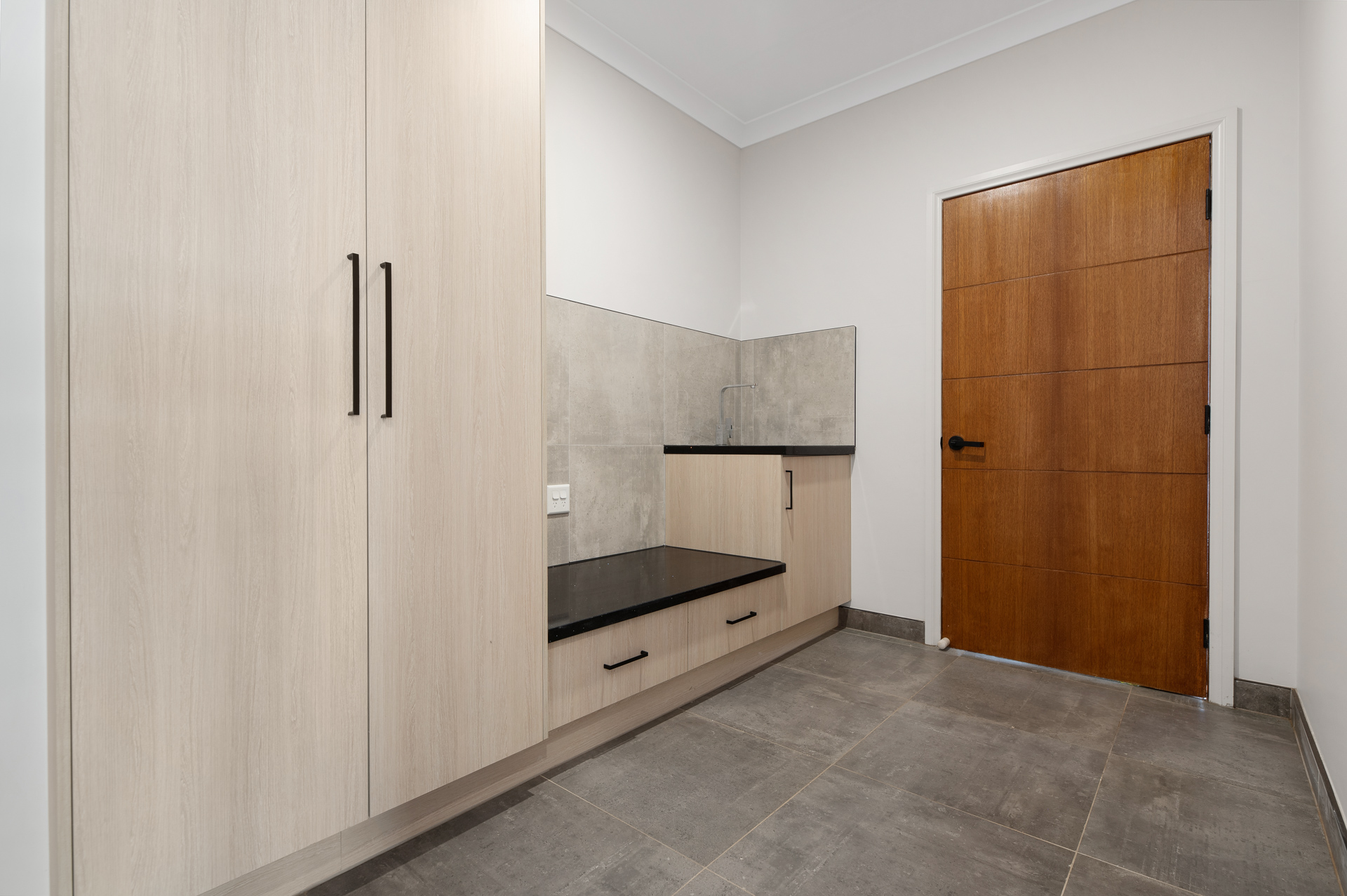 Brand new 2 person Split Robust or IL House Ready Now — Home image 11