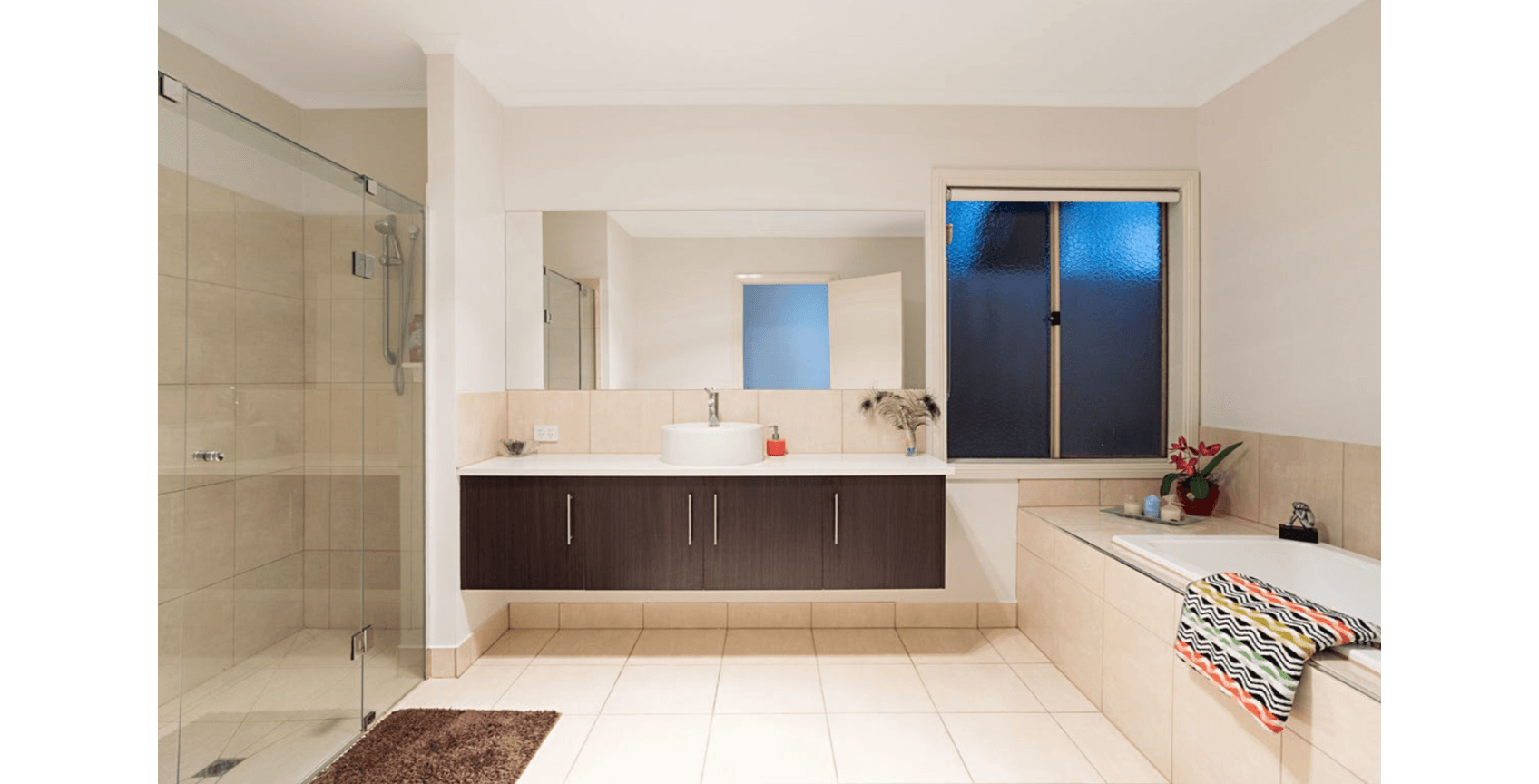 Large Modern SIL Home in Ringwood - Wheel chair Friendly — Home image 5