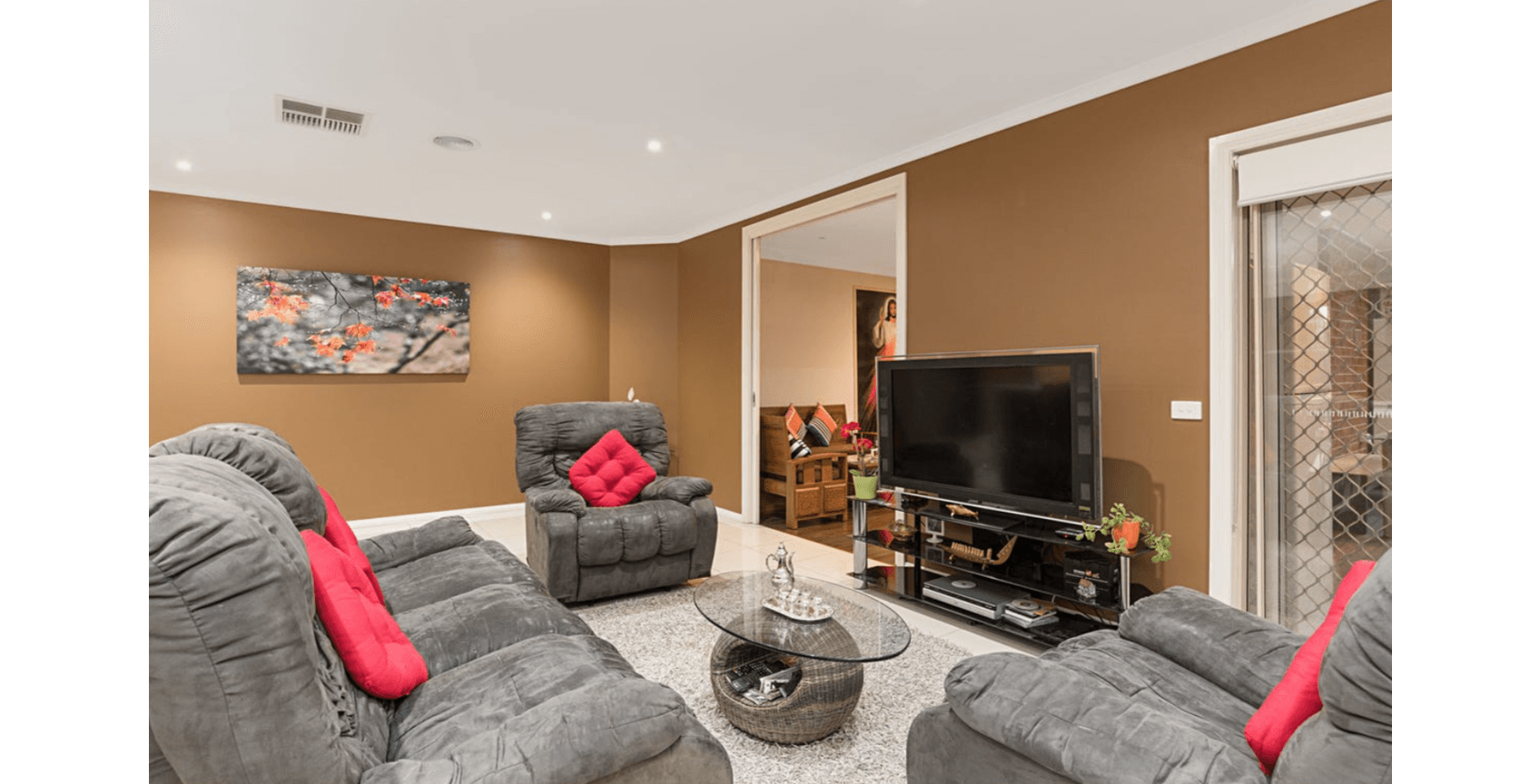 Large Modern SIL Home in Ringwood - Wheel chair Friendly — Home image 12