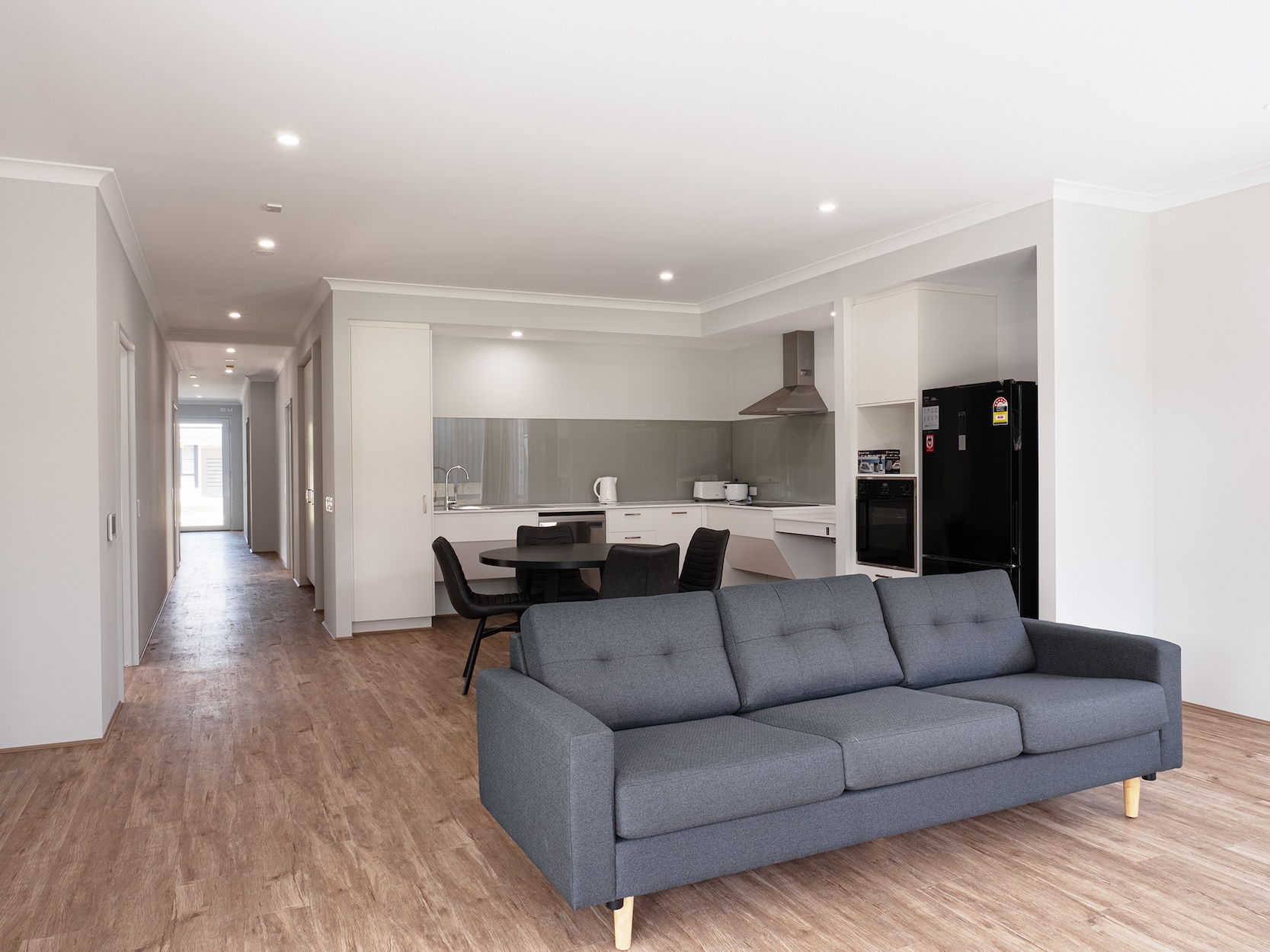 Baldivis 2 BED - HPS Home with 24/7 Support Room ! Enquire NOW — Home image 3