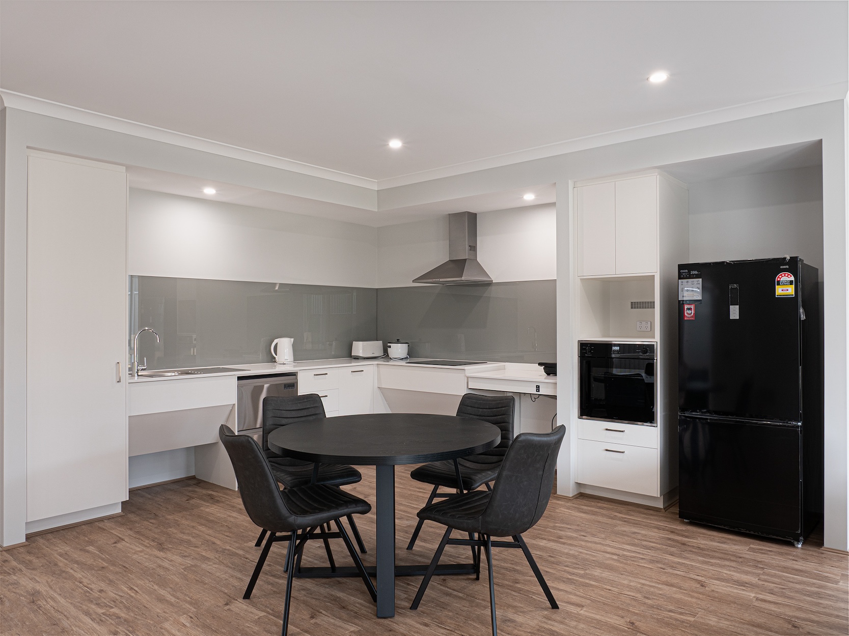 Baldivis 2 BED - HPS Home with 24/7 Support Room ! Enquire NOW — Home image 4