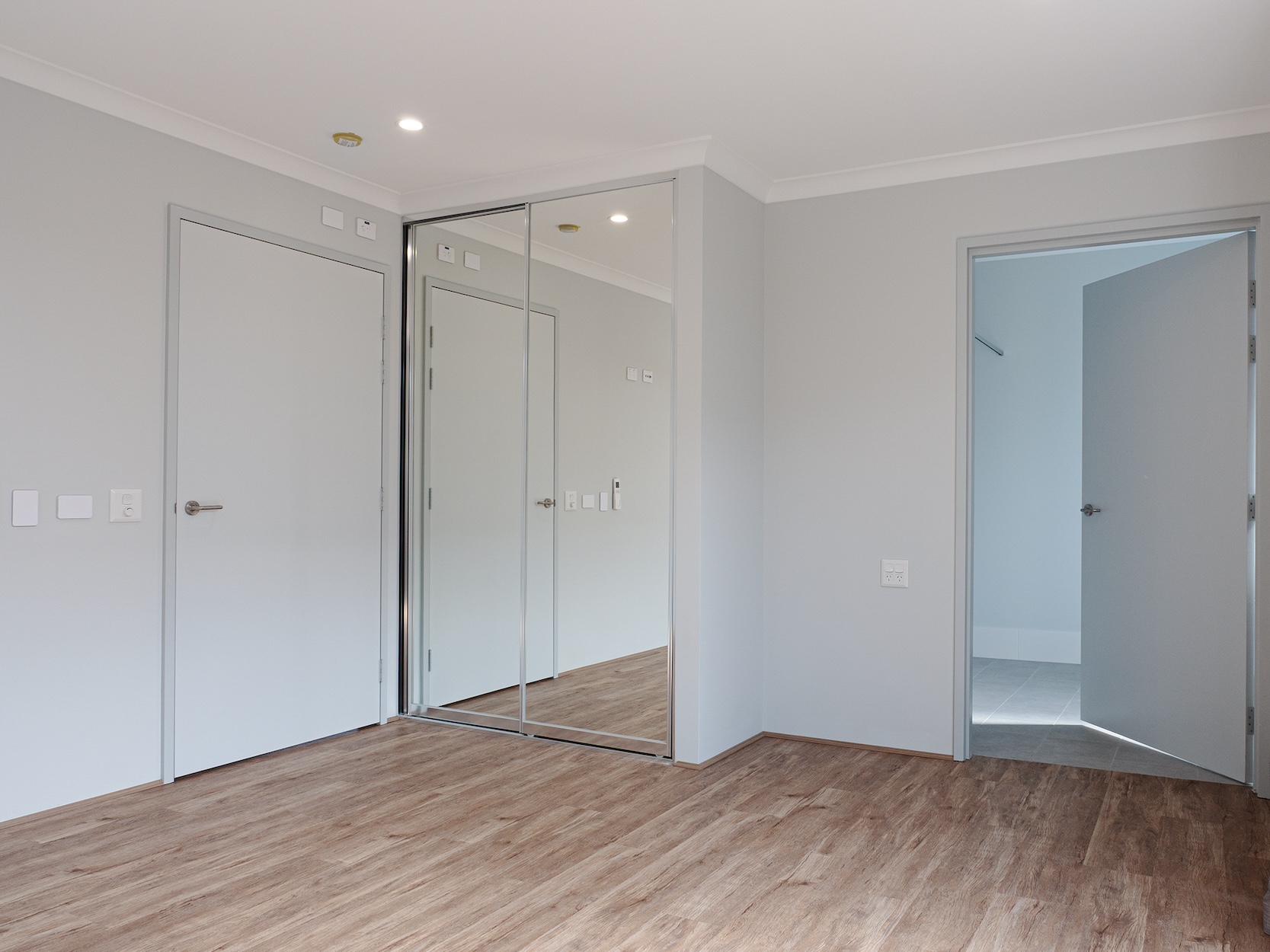 Baldivis 2 BED - HPS Home with 24/7 Support Room ! Enquire NOW — Home image 5