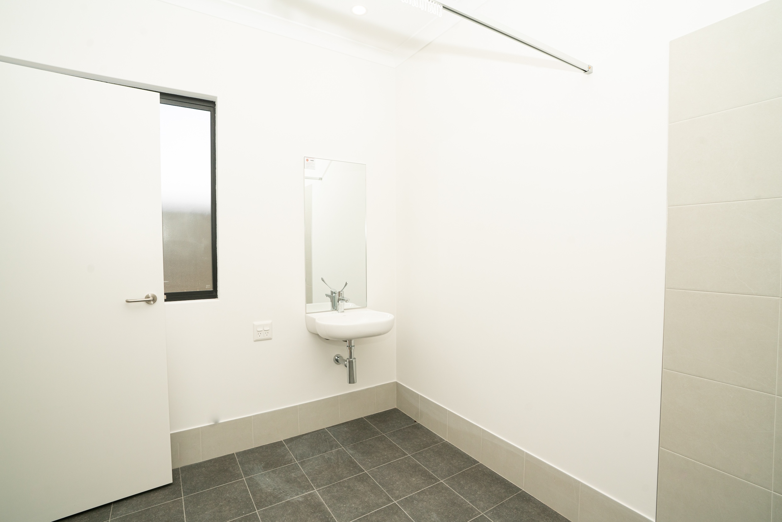 Baldivis 2 BED - HPS Home with 24/7 Support Room ! Enquire NOW — Home image 9