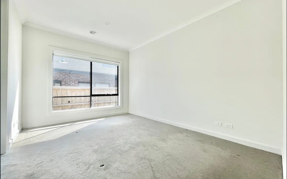 Beautiful and Accessible SIL Home in Chirnside Park — Home image 4
