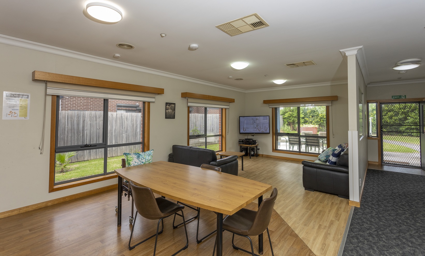 Warm and welcoming home in Springvale — Home image 6