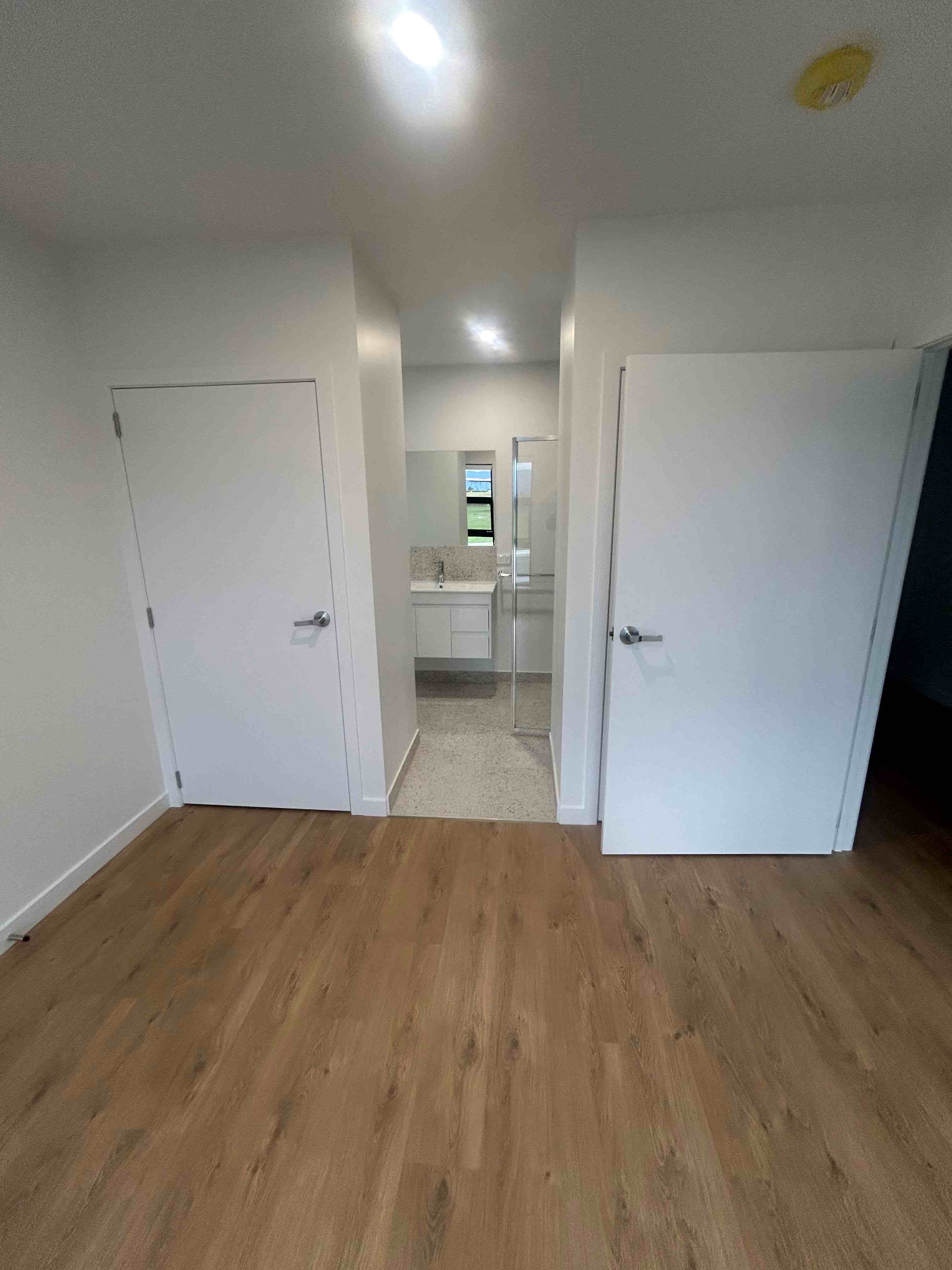 High physical support home in Old beach  2+ OOA Immediately available — Home image 6