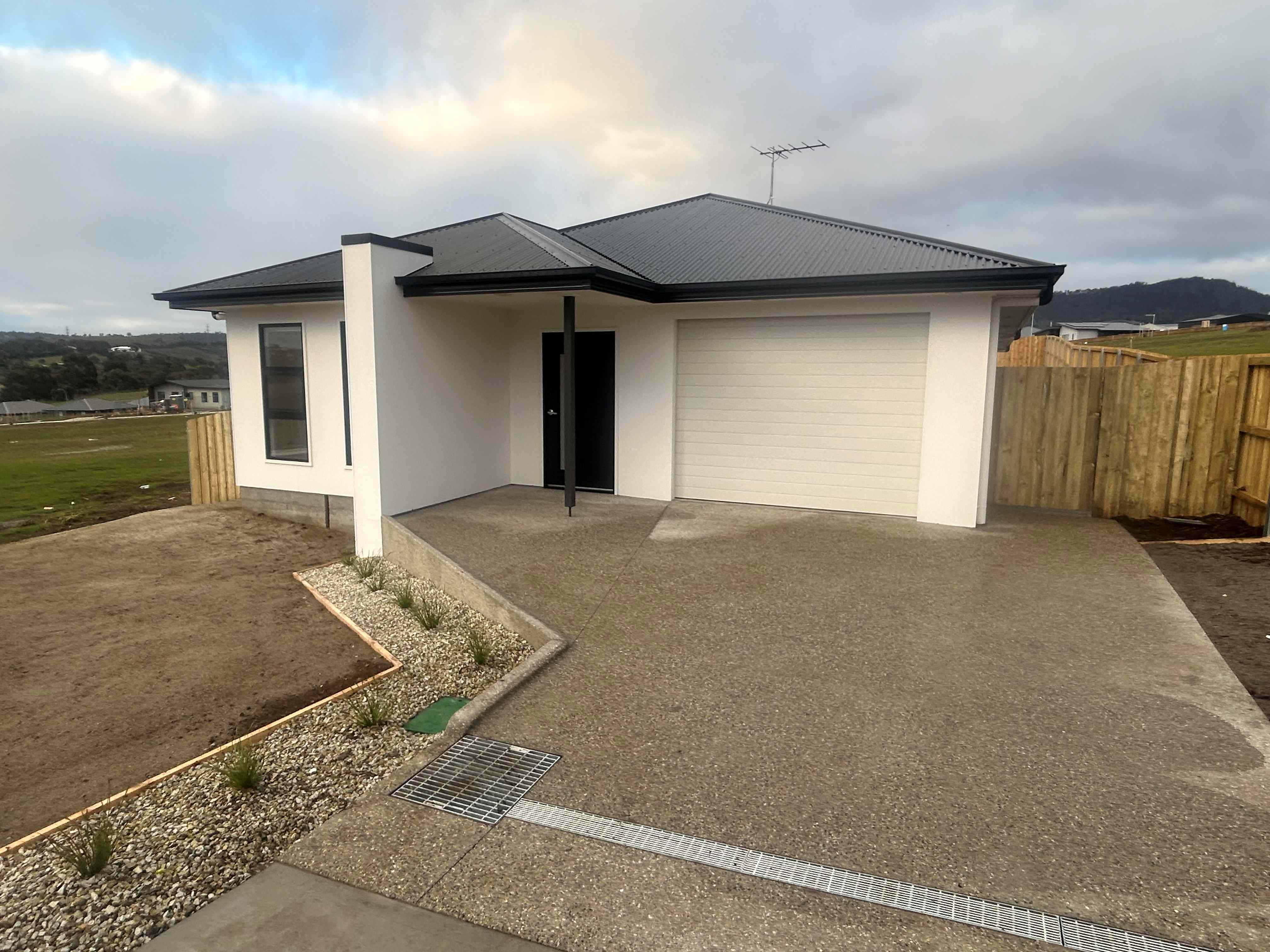 High physical support home in Old beach  2+ OOA Immediately available — Home image 5