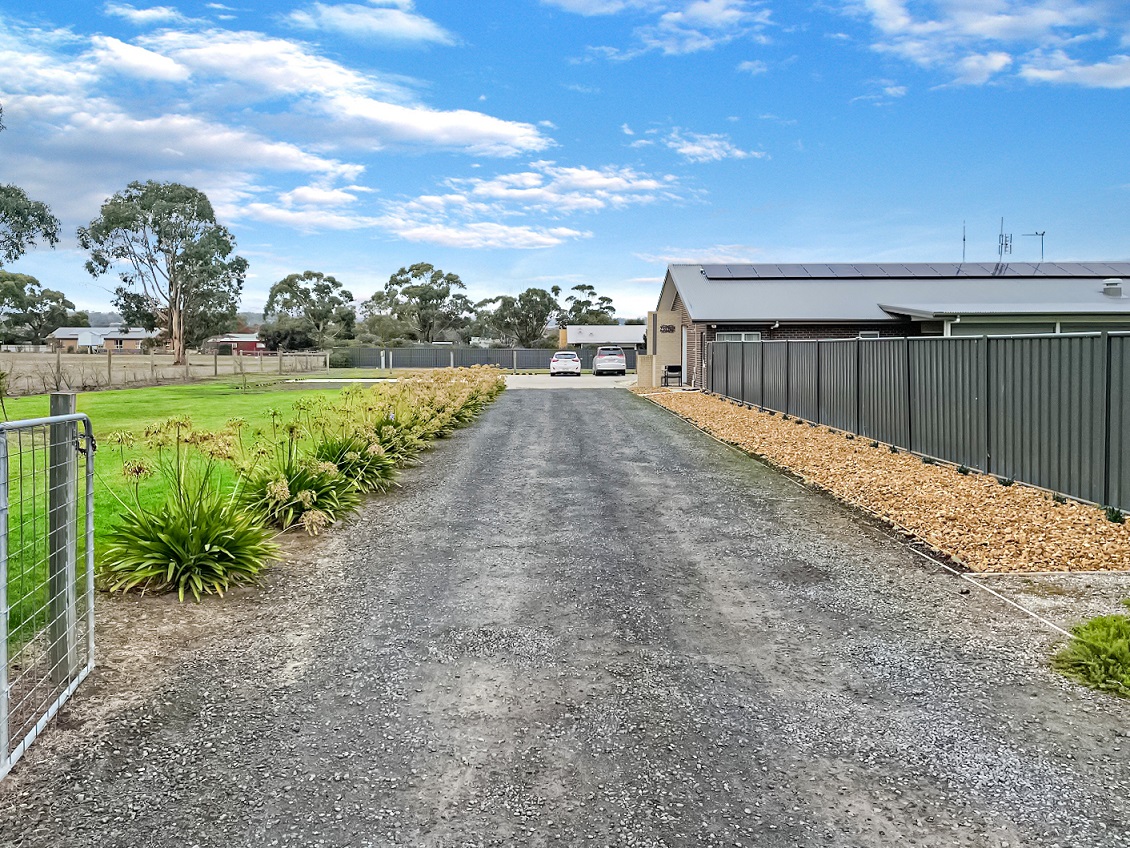 Robust property in scenic Colac — Home image 3