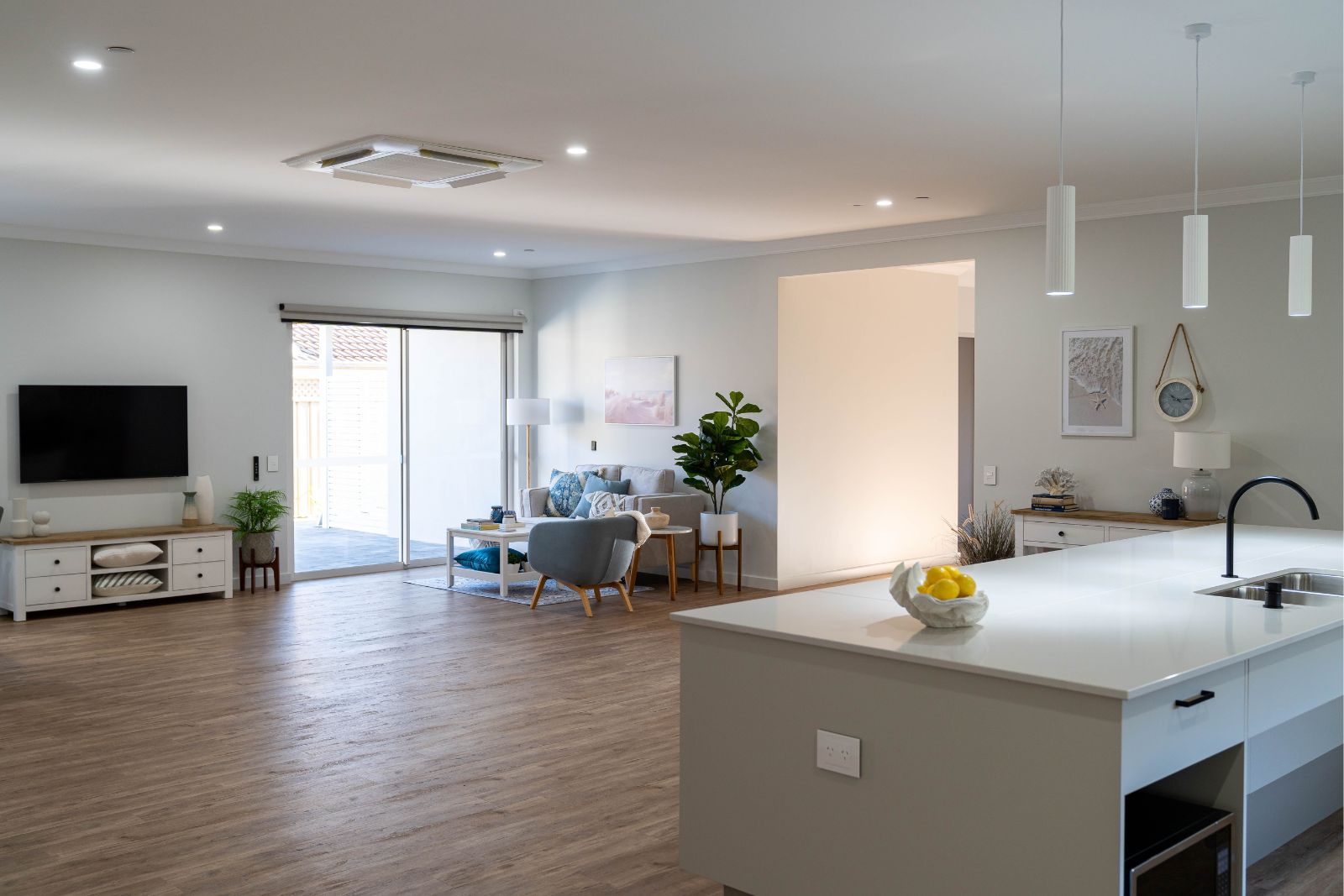Spacious Luxury Award Winning Home with Overnight Support Disability Accommodation — Home image 5