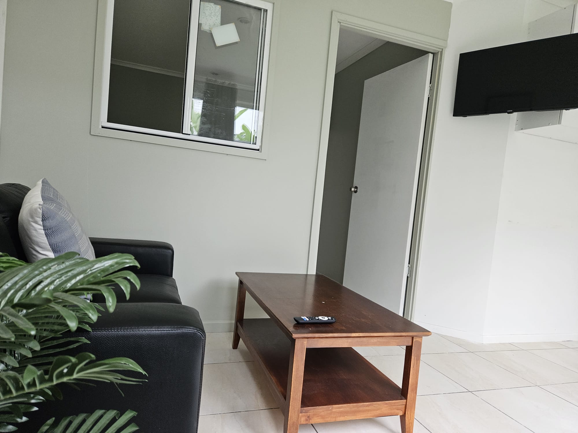 For Sole Occupancy- Fully furnished- Close to ameneties — Home image 2