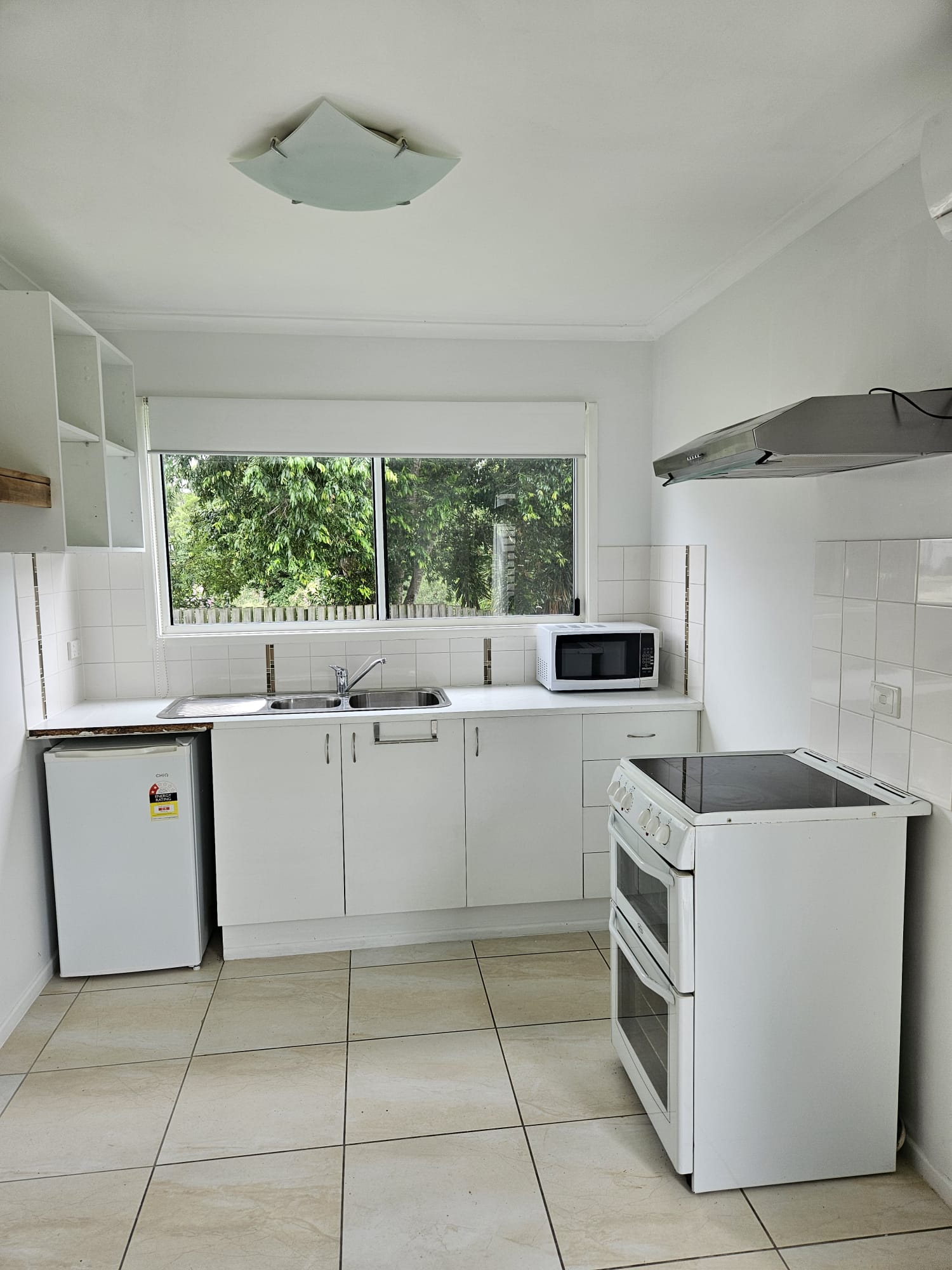 For Sole Occupancy- Fully furnished- Close to ameneties — Home image 3