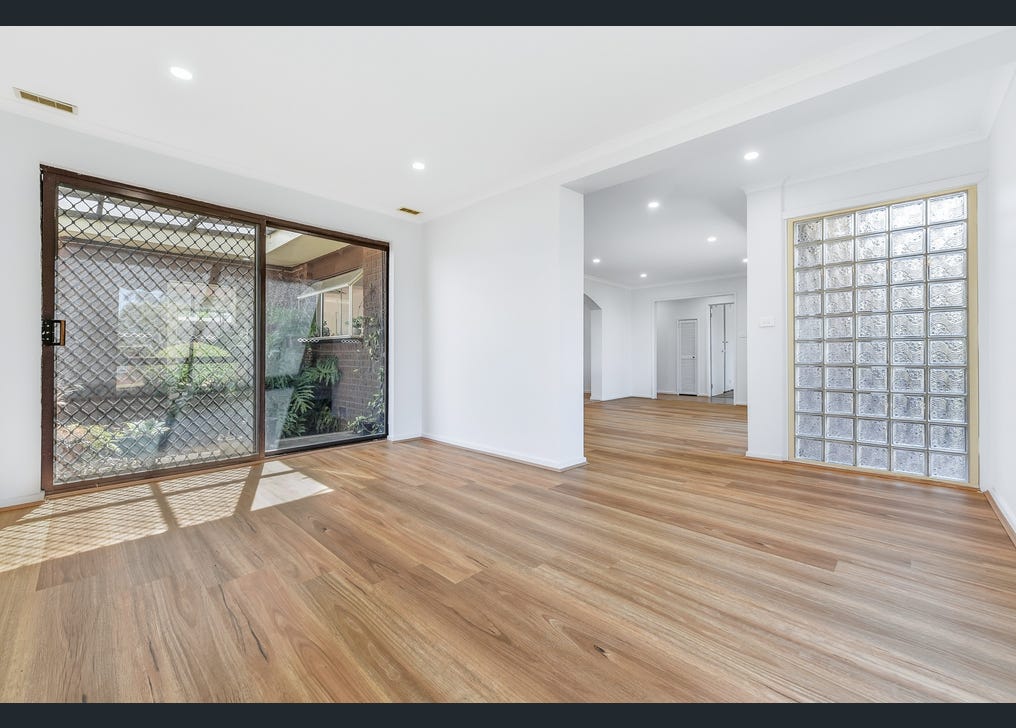 Prime Location in Wheelers Hill 5 bedroom house - 3 participants — Home image 2