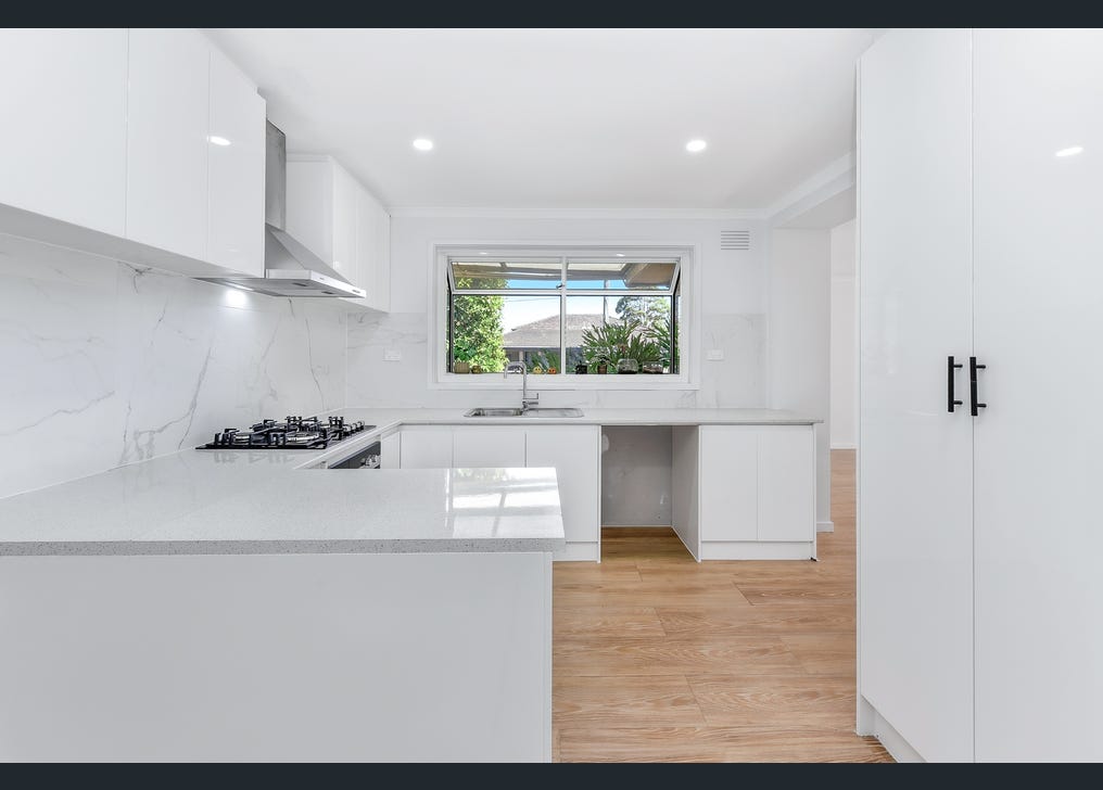Prime Location in Wheelers Hill 5 bedroom house - 3 participants — Home image 5