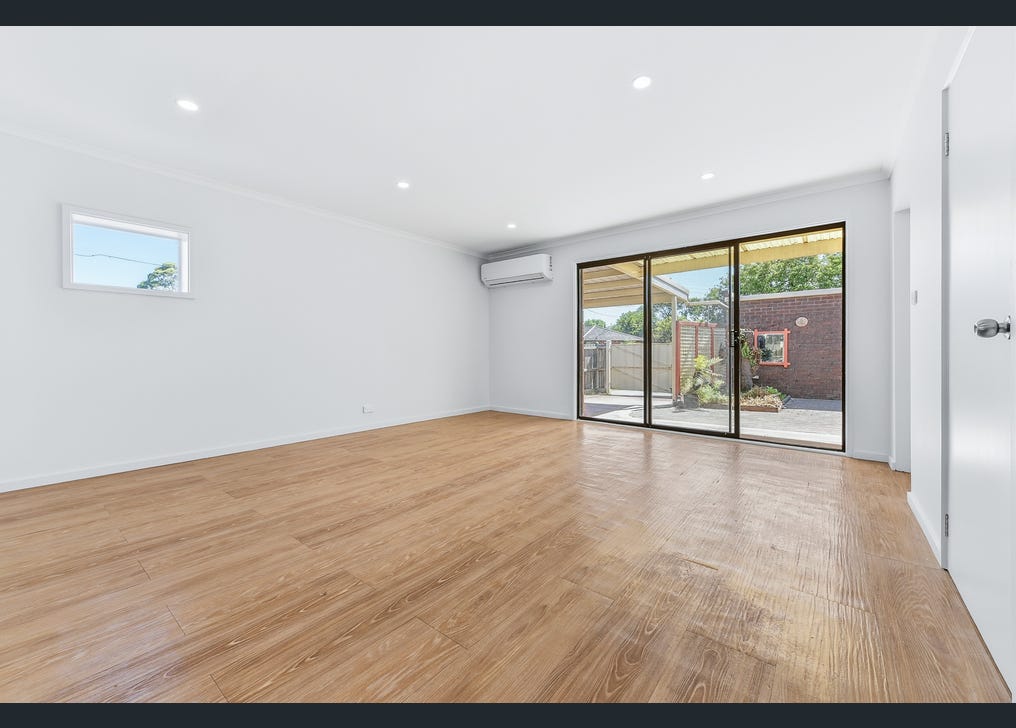 Prime Location in Wheelers Hill 5 bedroom house - 3 participants — Home image 6