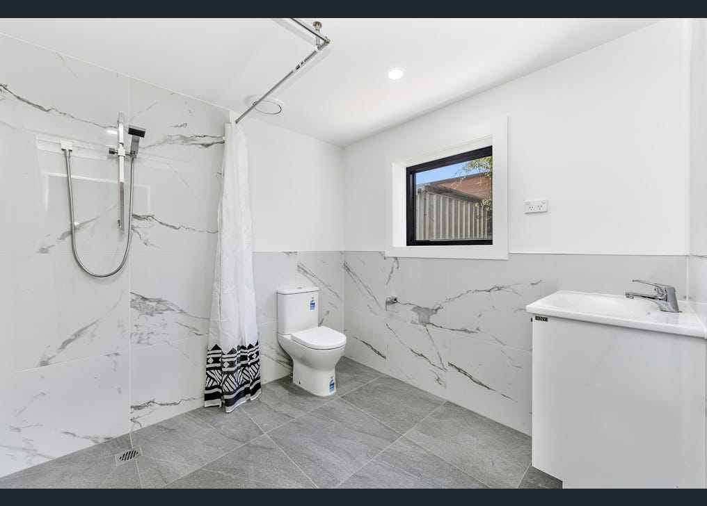 Prime Location in Wheelers Hill 5 bedroom house - 3 participants — Home image 8