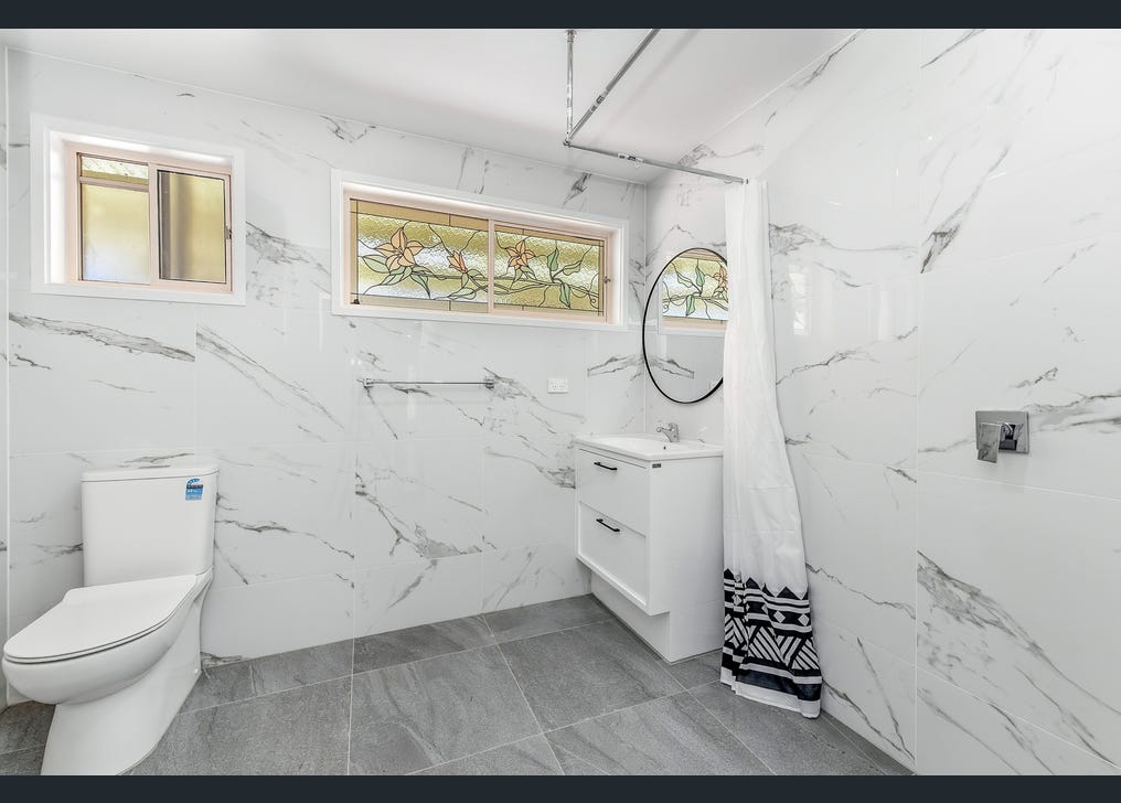 Prime Location in Wheelers Hill 5 bedroom house - 3 participants — Home image 9