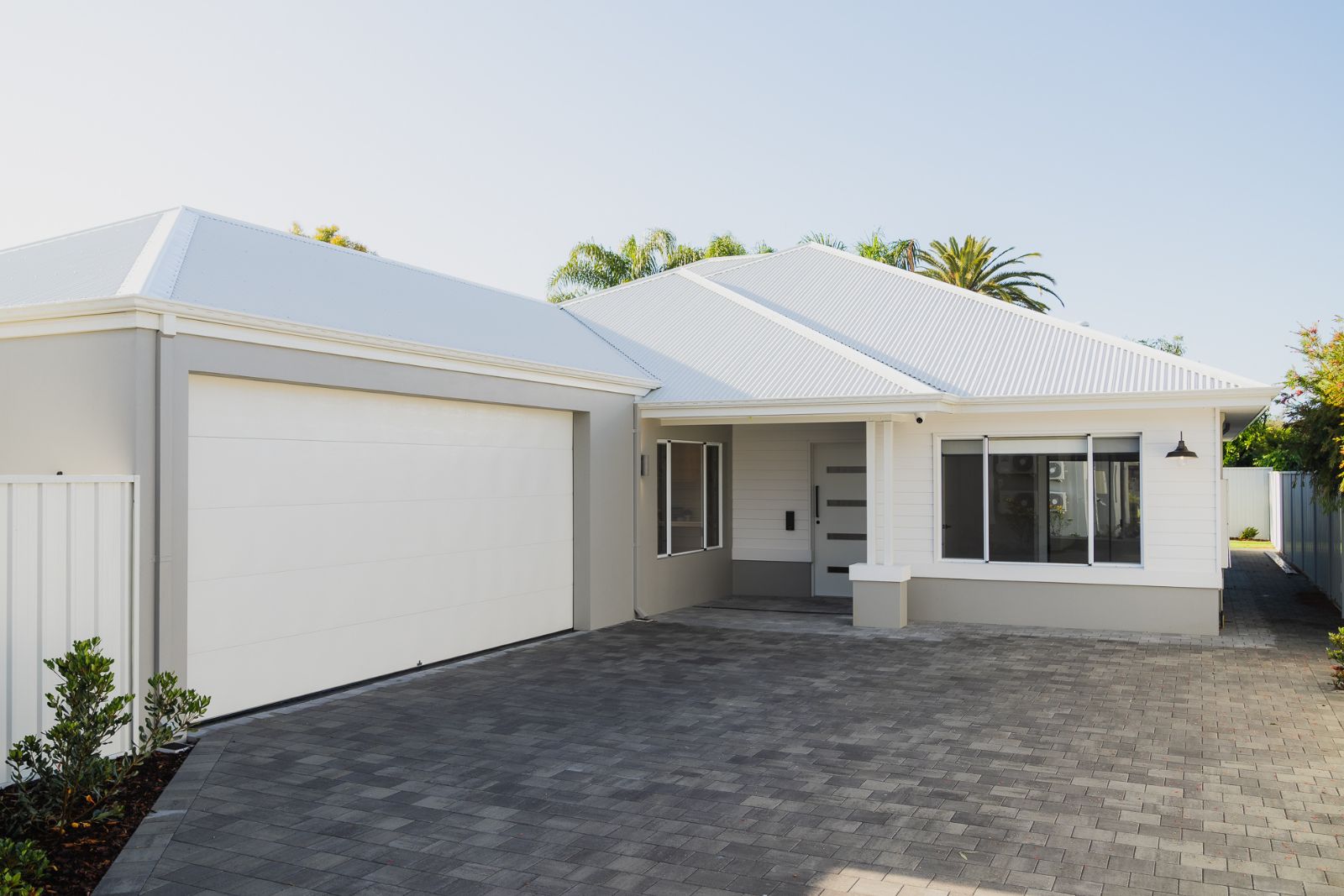 TWO spacious, luxury homes : 2 bedroom and 3 bedroom for sharing. Disability Accommodation — Home image 4