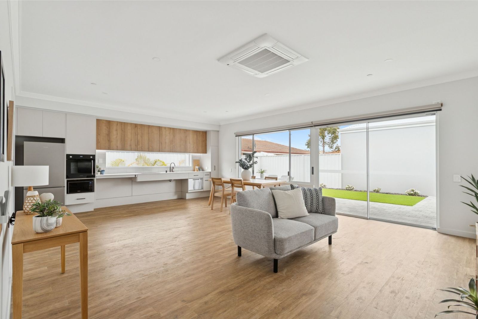 TWO spacious, luxury homes : 2 bedroom and 3 bedroom for sharing. Disability Accommodation — Home image 16