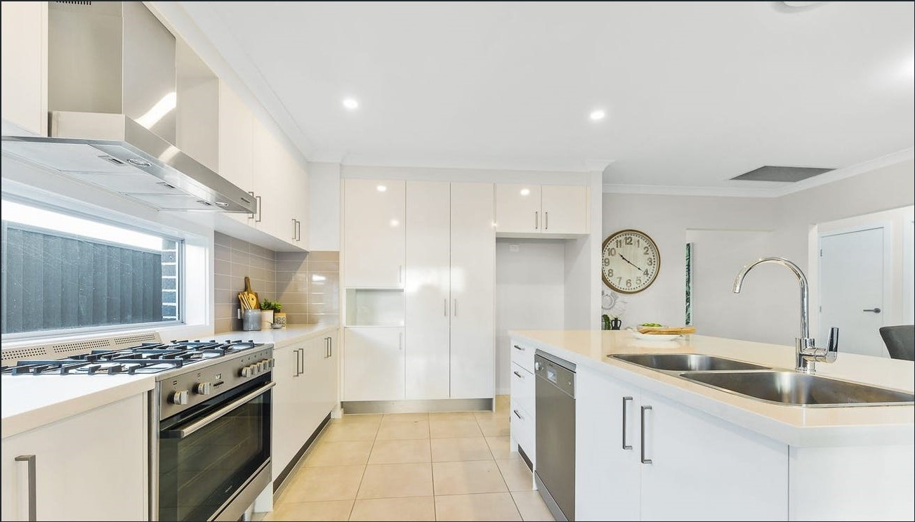 Beautiful 4 Bedroom SIL — Home image 2