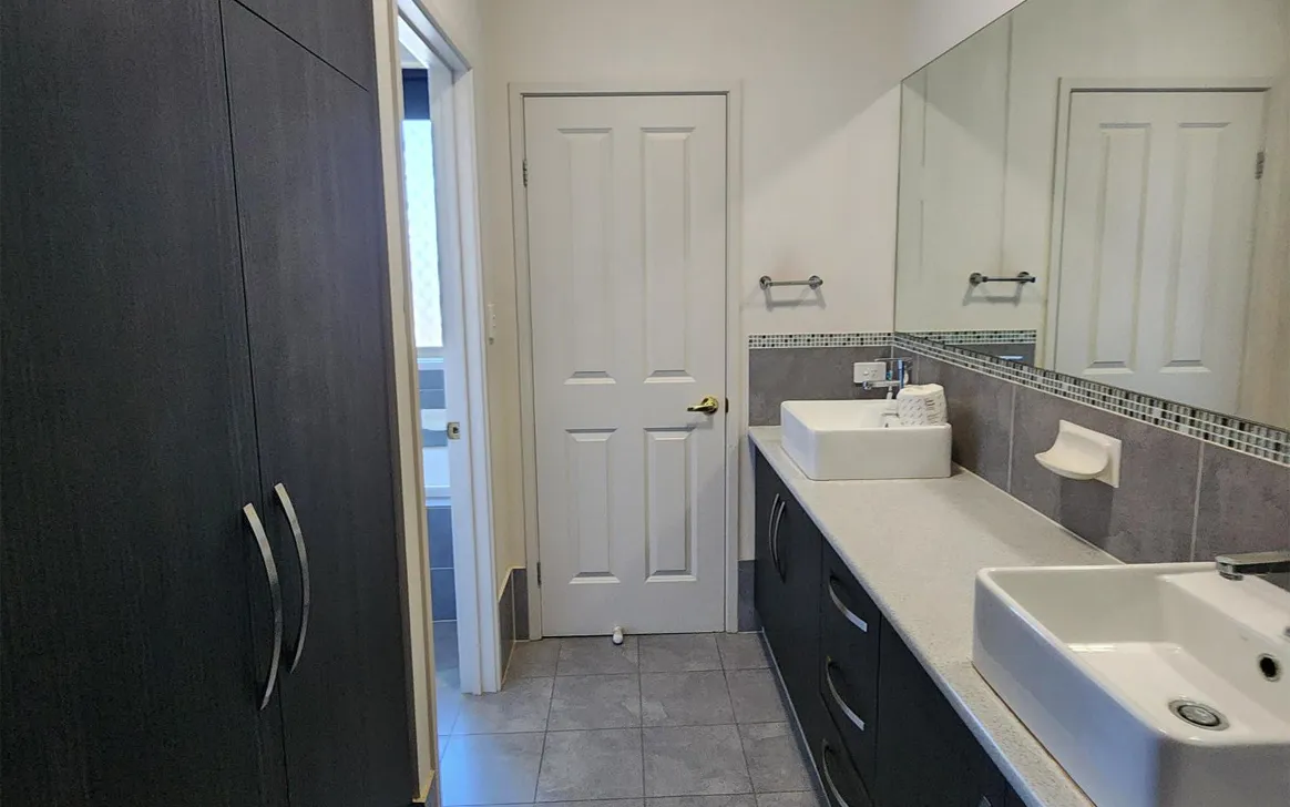 Modern One-Story 4-Bedroom SIL Home in Parafield Gardens — Home image 6