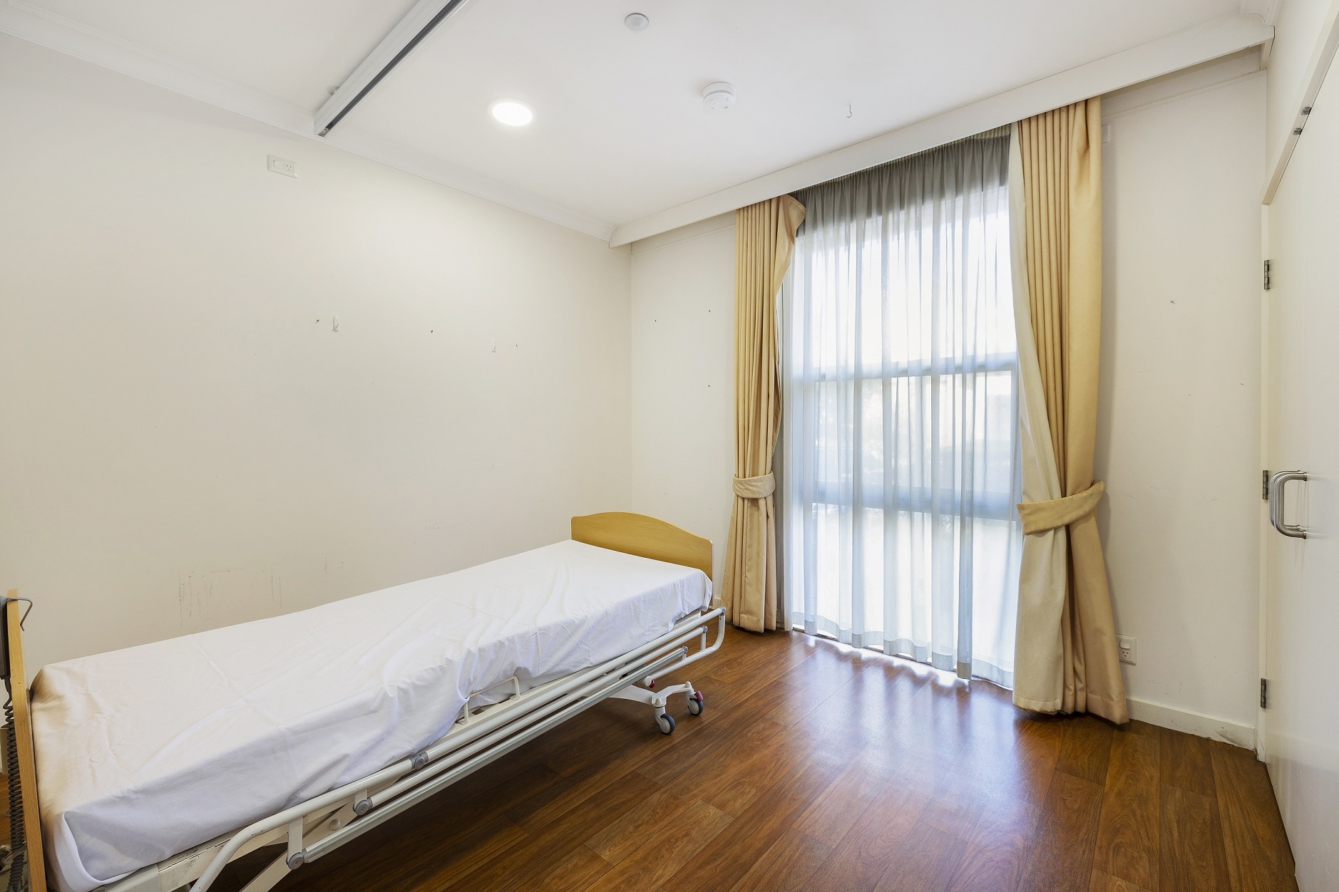 Conveniently located in leafy Kew — Home image 2