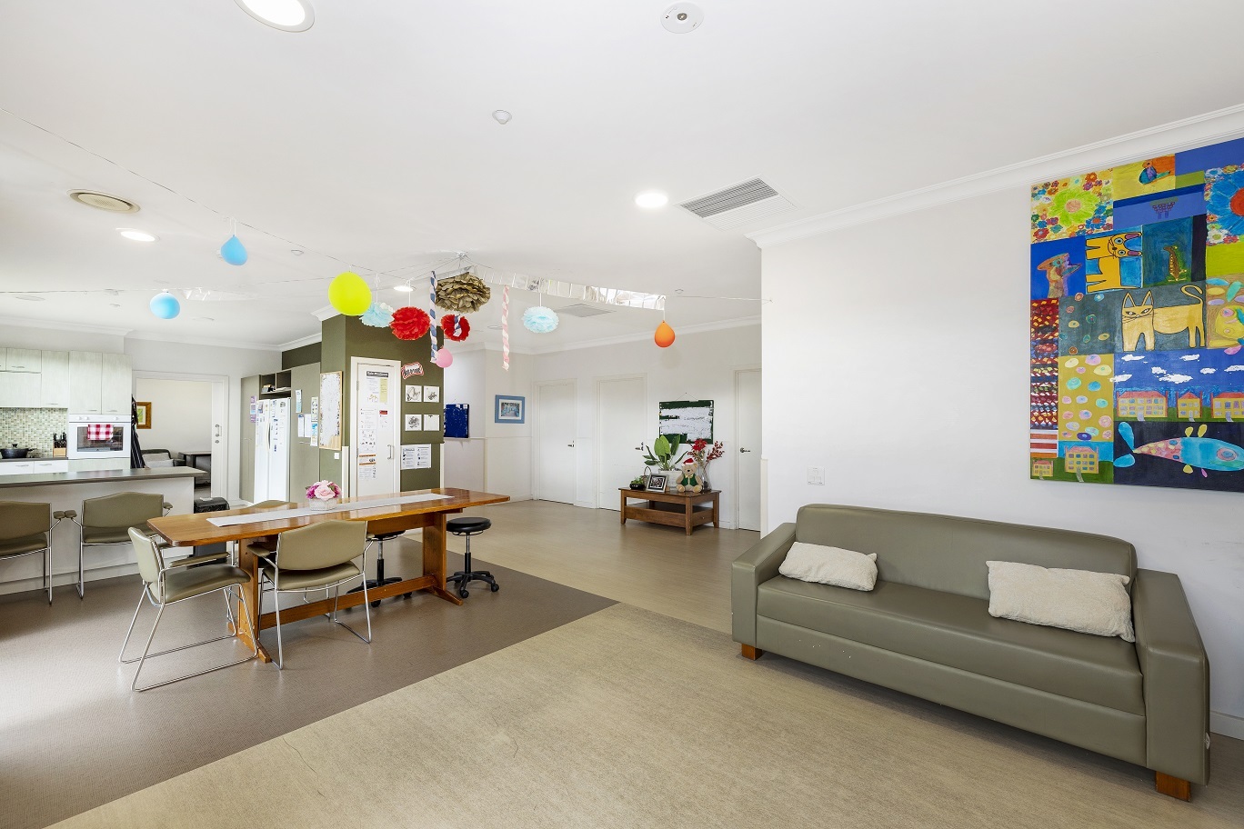 Conveniently located in leafy Kew — Home image 8
