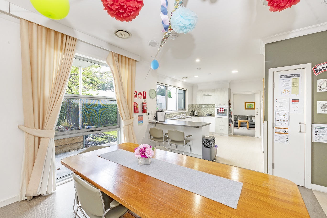 Conveniently located in leafy Kew — Home image 10