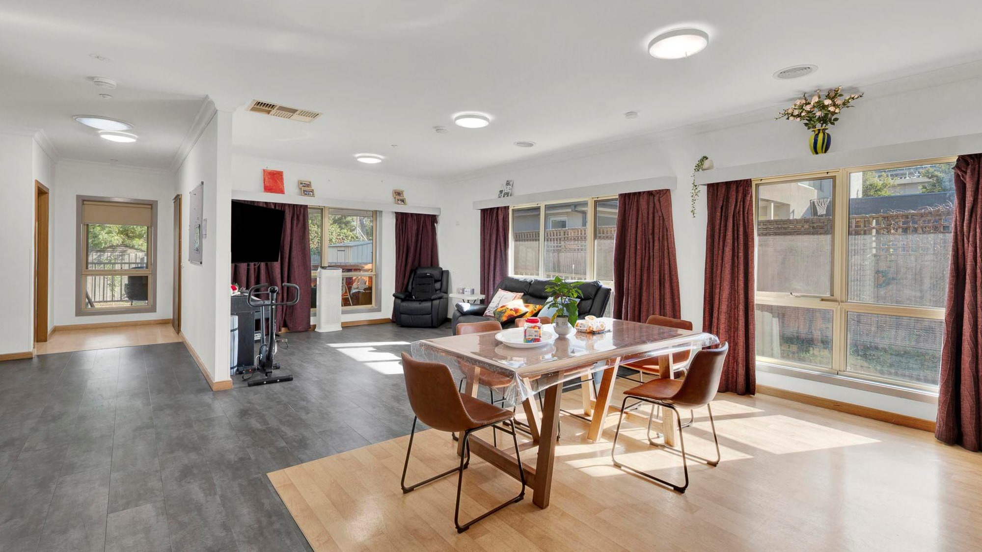 Relaxed, comfortable home with SDA High Physical Support in beautiful Brighton — Home image 4