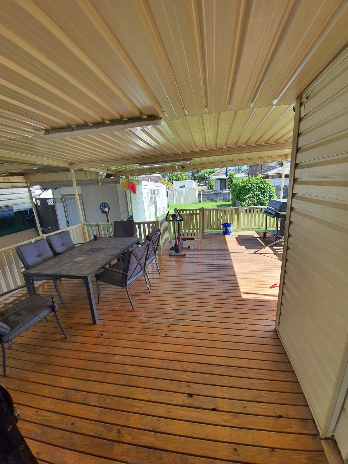 Spacious, Newly Renovated 4 Bedroom house in Guildford — Home image 2