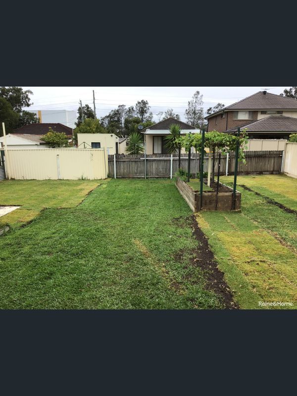 Spacious, Newly Renovated 4 Bedroom house in Guildford — Home image 12