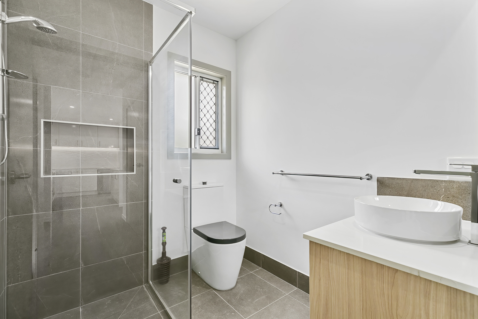 Point Vernon QLD – Improved Liveability House, Dougan Street, Point Vernon QLD — Home image 3