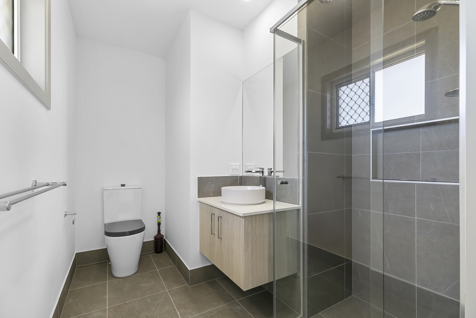 Point Vernon QLD – Improved Liveability House, Dougan Street, Point Vernon QLD — Home image 10