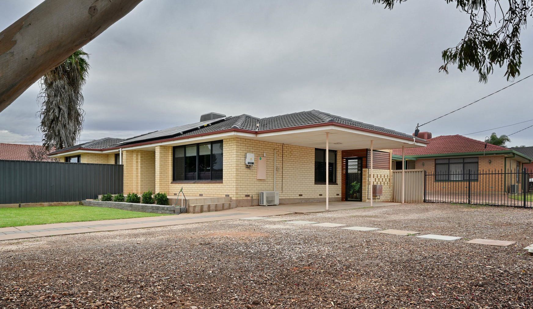 Desirable House with Extensive Upgrades — Home image 2