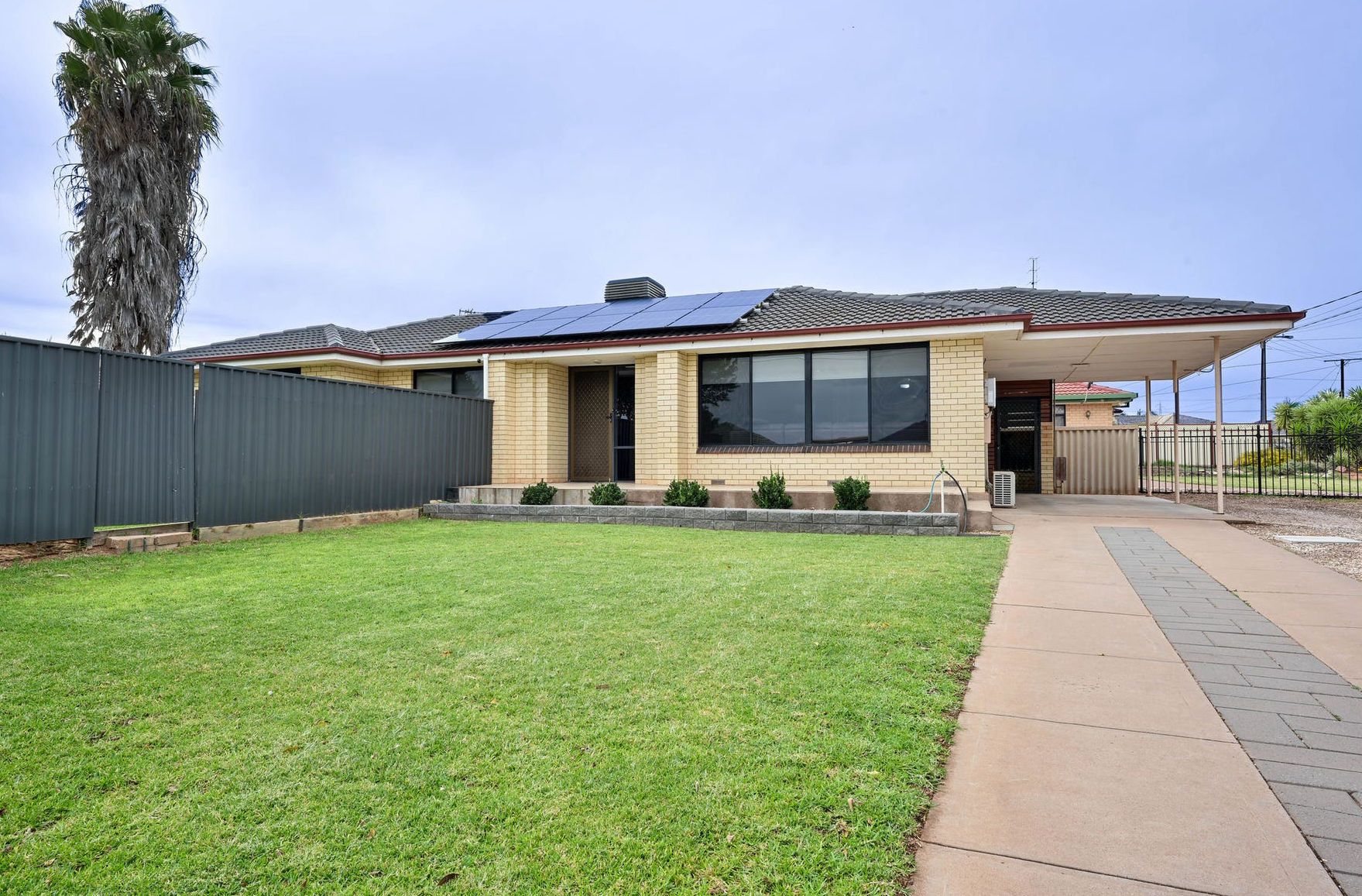 Desirable House with Extensive Upgrades — Home image 4