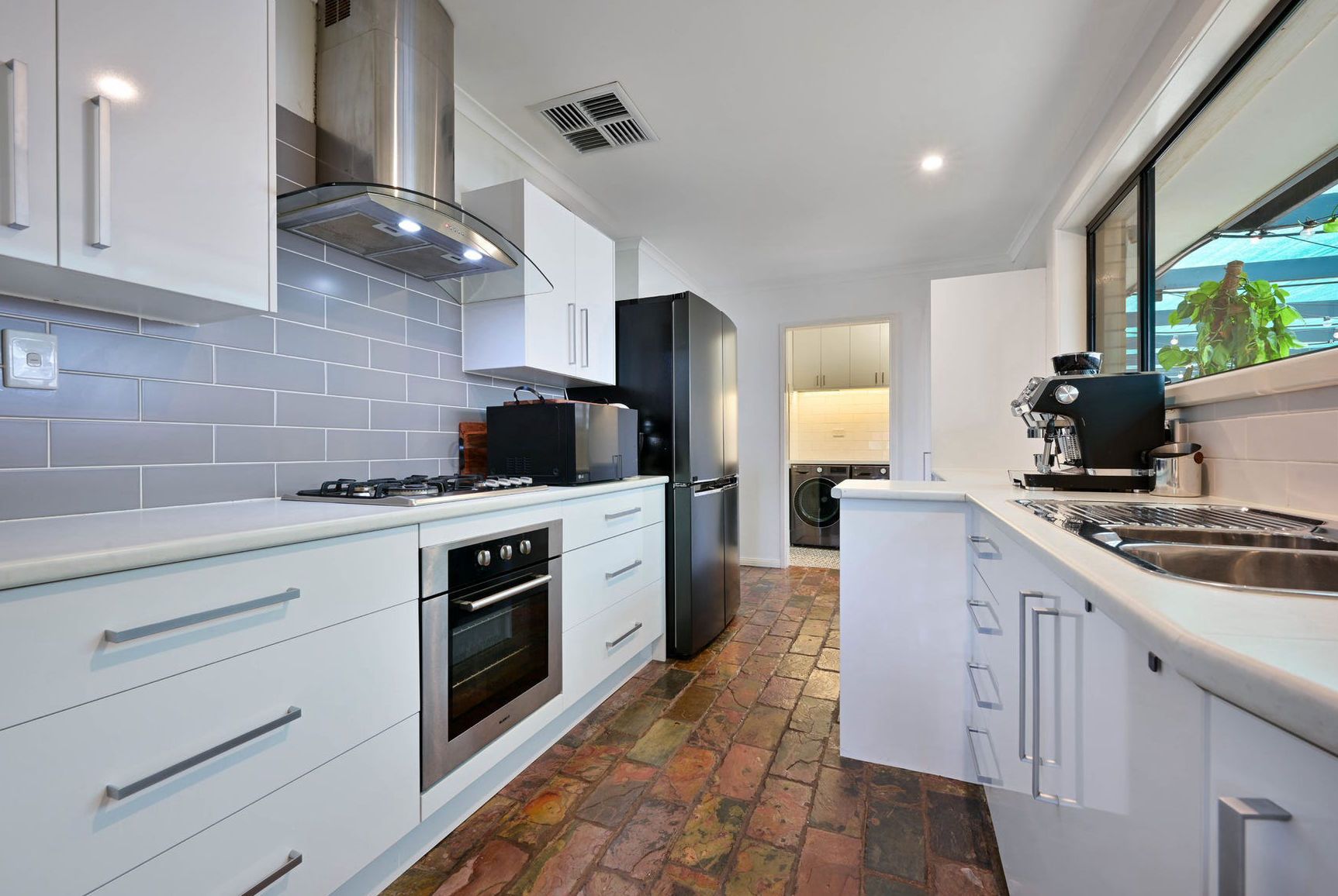 Desirable House with Extensive Upgrades — Home image 7