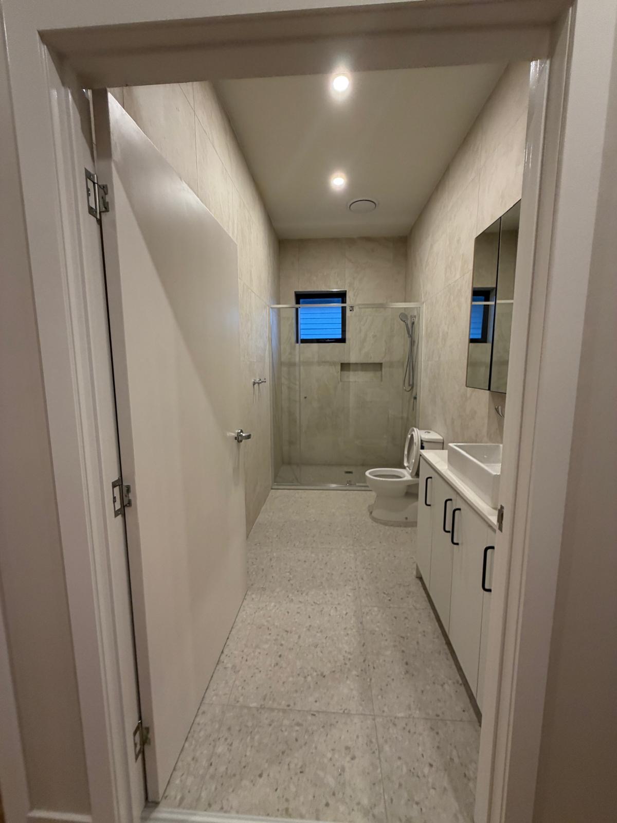 Prime Location, Walking Distance to the Beach & Close to All Amenities — Home image 4