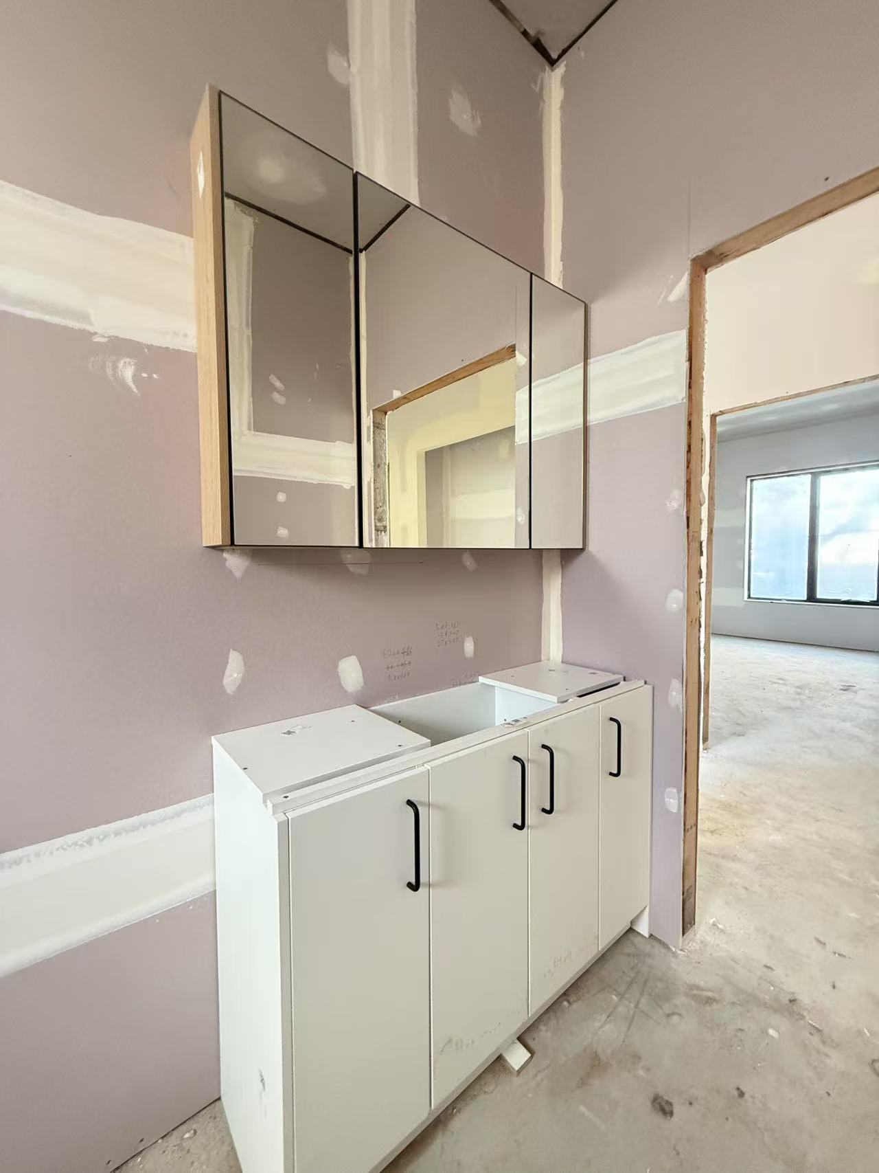 Prime Location, Walking Distance to the Beach & Close to All Amenities — Home image 4