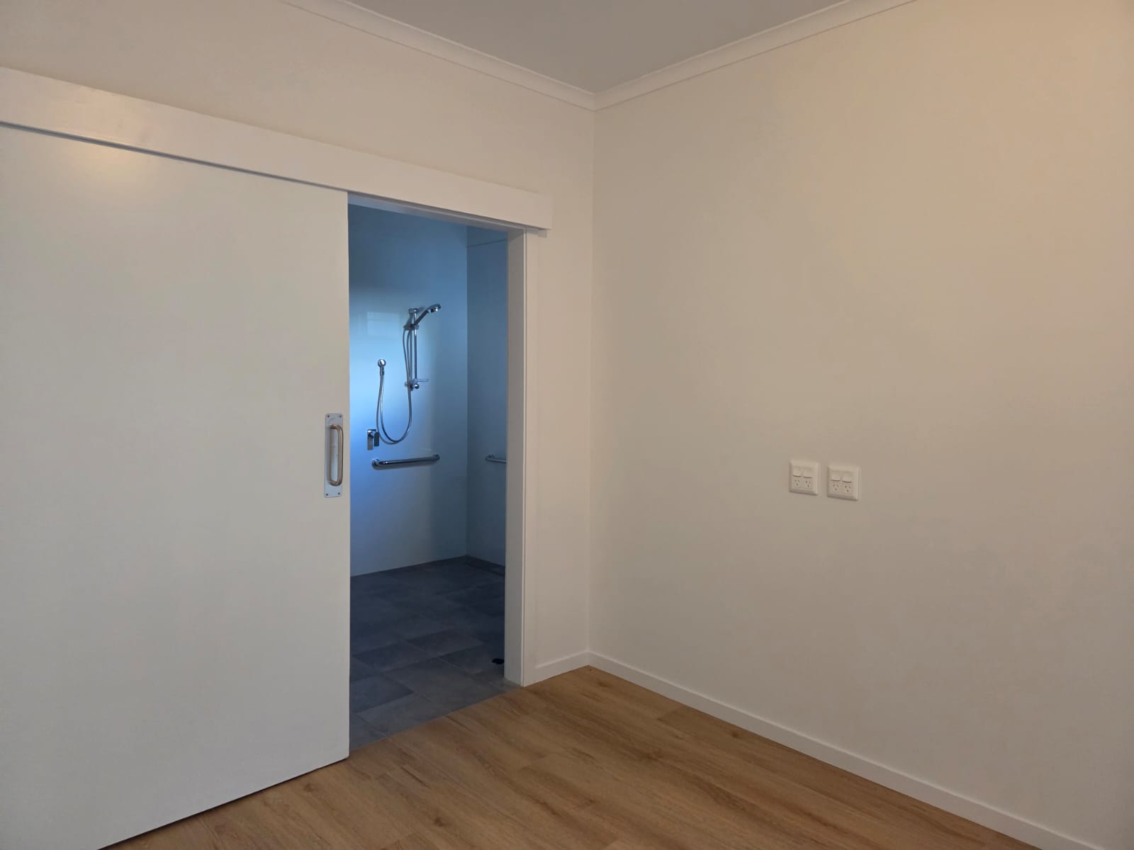 Beautiful 2 Bedroom SDA in Dover Gardens — Home image 9
