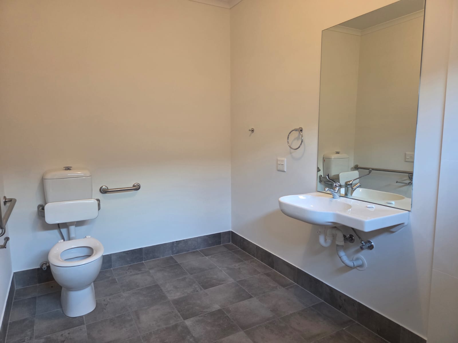 Beautiful 2 Bedroom SDA in Dover Gardens — Home image 15