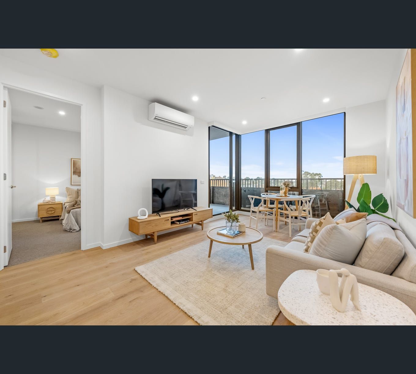Forever SIL/ILO Home in Modern Ivanhoe — Home image 3